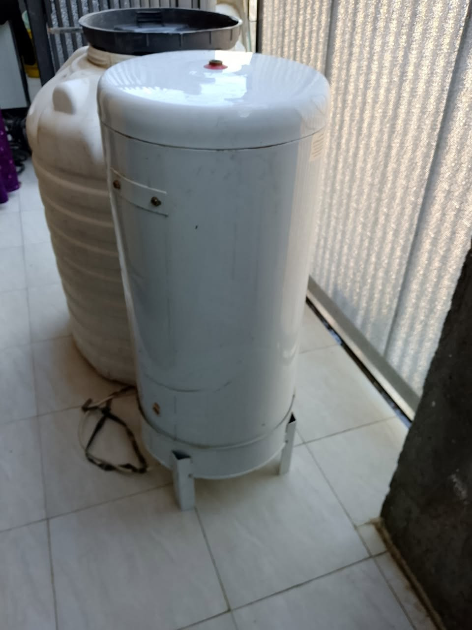 يا الله
جربايه حديد تزكام سعر40وبيها مجال
تانكي للبيع سعر50
سخان للبيع سعر70كامل وبي مجال بسيط
حي المشتل يم مخزن الامين 
***********
