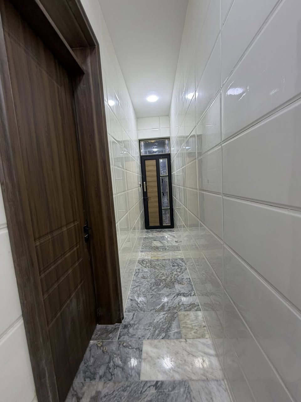 بيت 100م #للبيع واجهه 5 أضلاع مستقلة " كلش حلوو "
استقبال و3غرف نوم و خدمات طابقين و خارجية

#السعر 277 مليون وبي مجال / طابو ملك صرف
الشعب عدن خلف جامع الجهاد "شارع عريض بظهر التجاري"

***********
