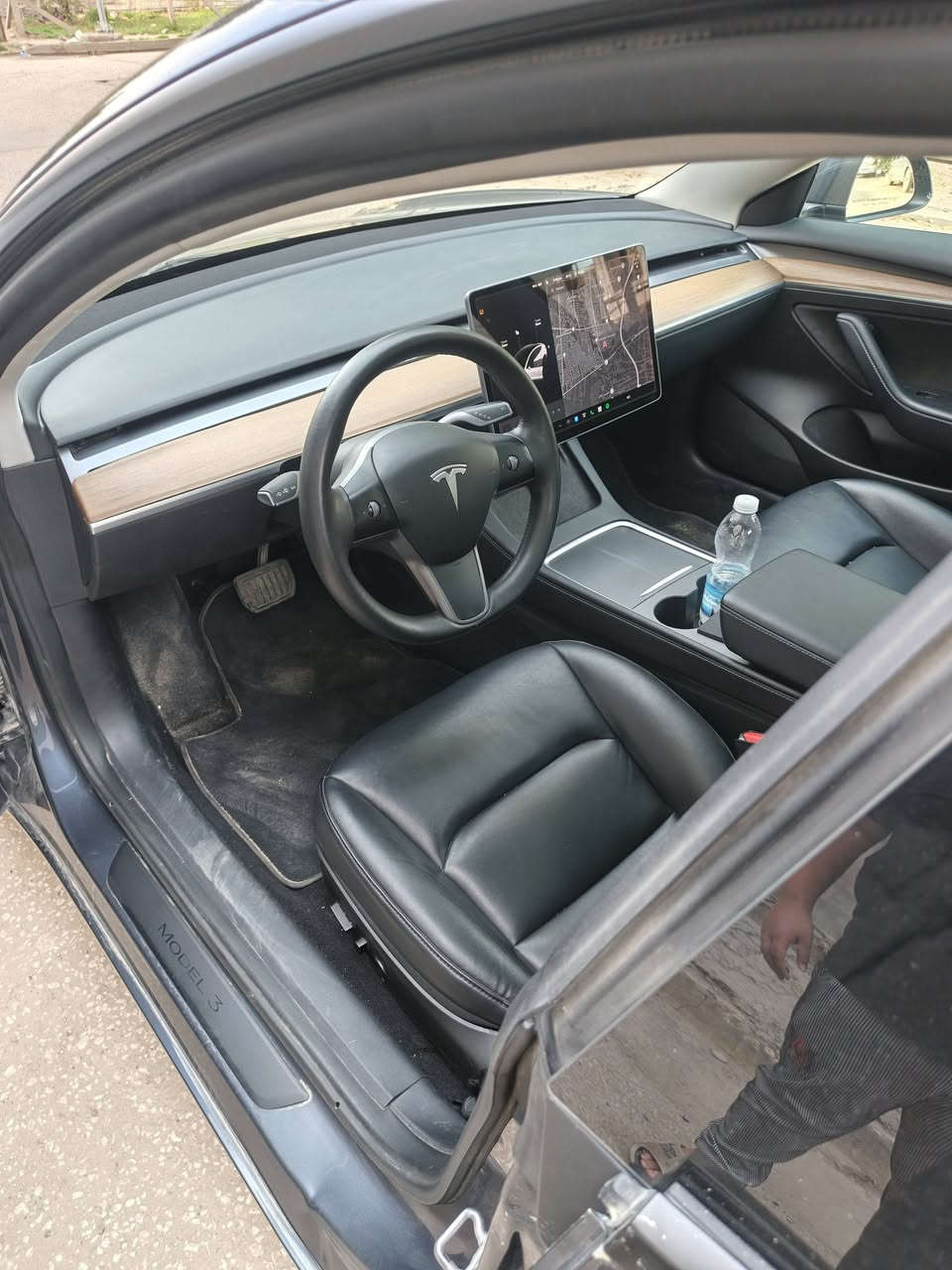 السلام عليكم تسلا 23 ماشية 18الف فقط تك ماطور صور الحادث موجودة بدون دواخل باب اوجاملغ خلفي الحادث بعيد علا البطارية جاهزة بسمي ***********
