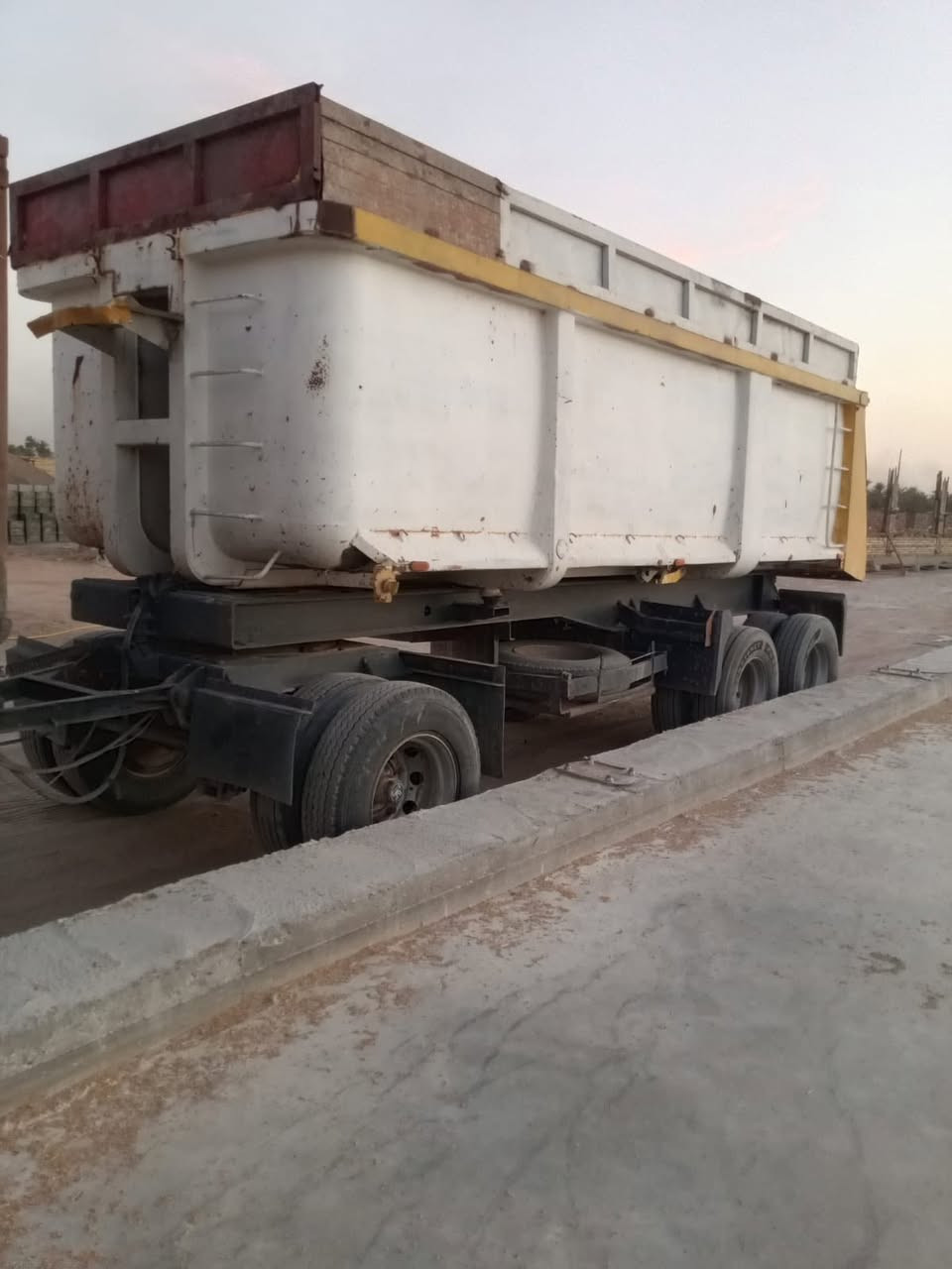 البيع مقطوره حوضيه جاهزه للعمل شاصي مكفول مكان الصويره ‭0773 365 5026‬

