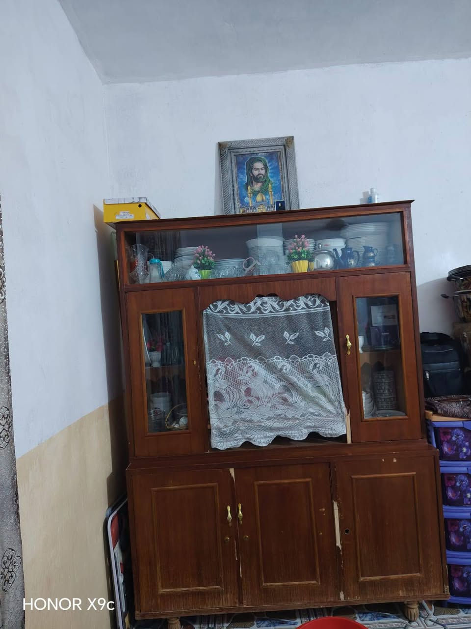 سلام عليكم معرض و زاويا للبيع بسعر مناسب هاذ رقم راعيهن ***********
