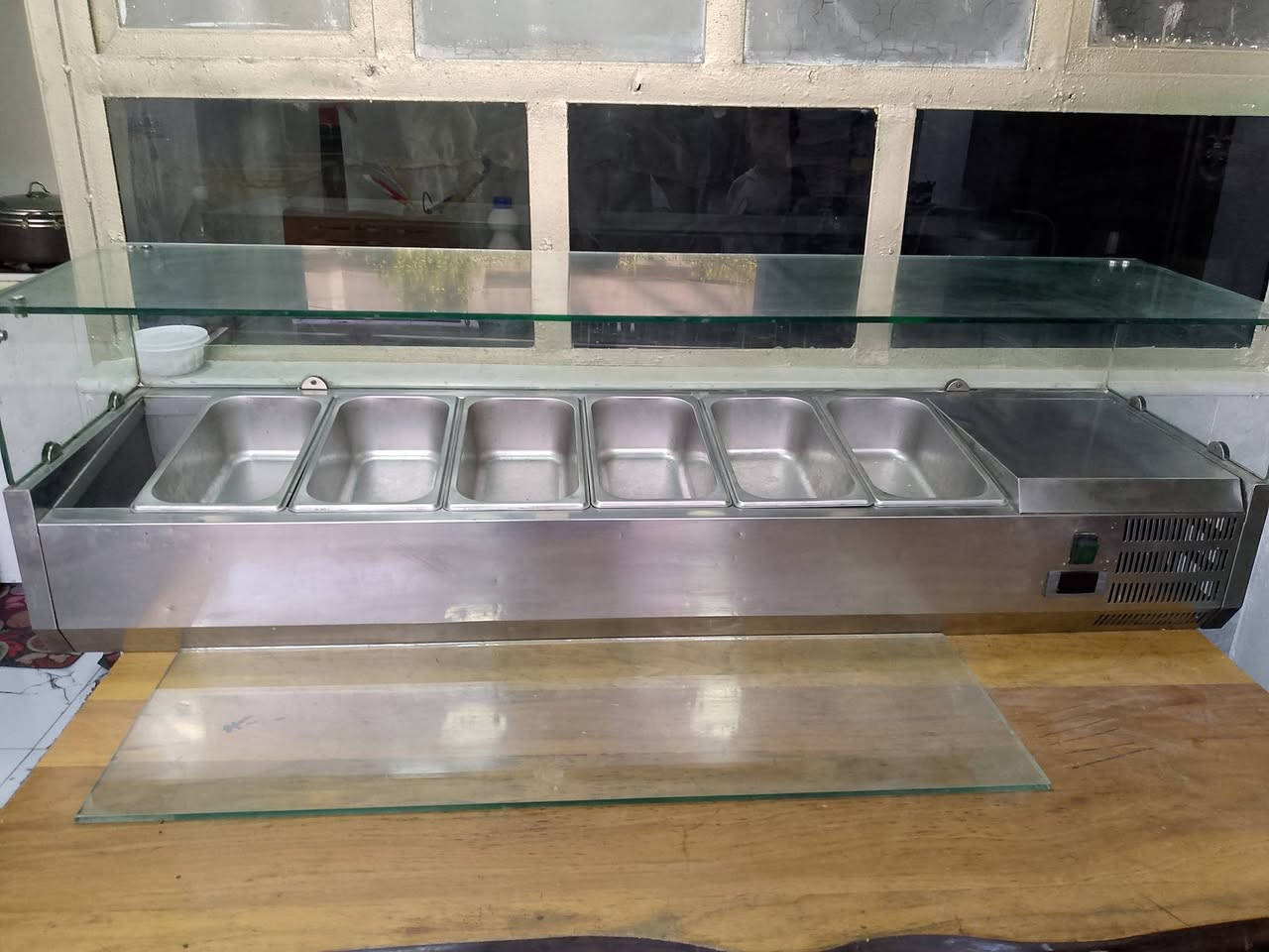 السلام عليكم عارضه مقبلات للبيع نضافه 95%
للأتصال ***********
