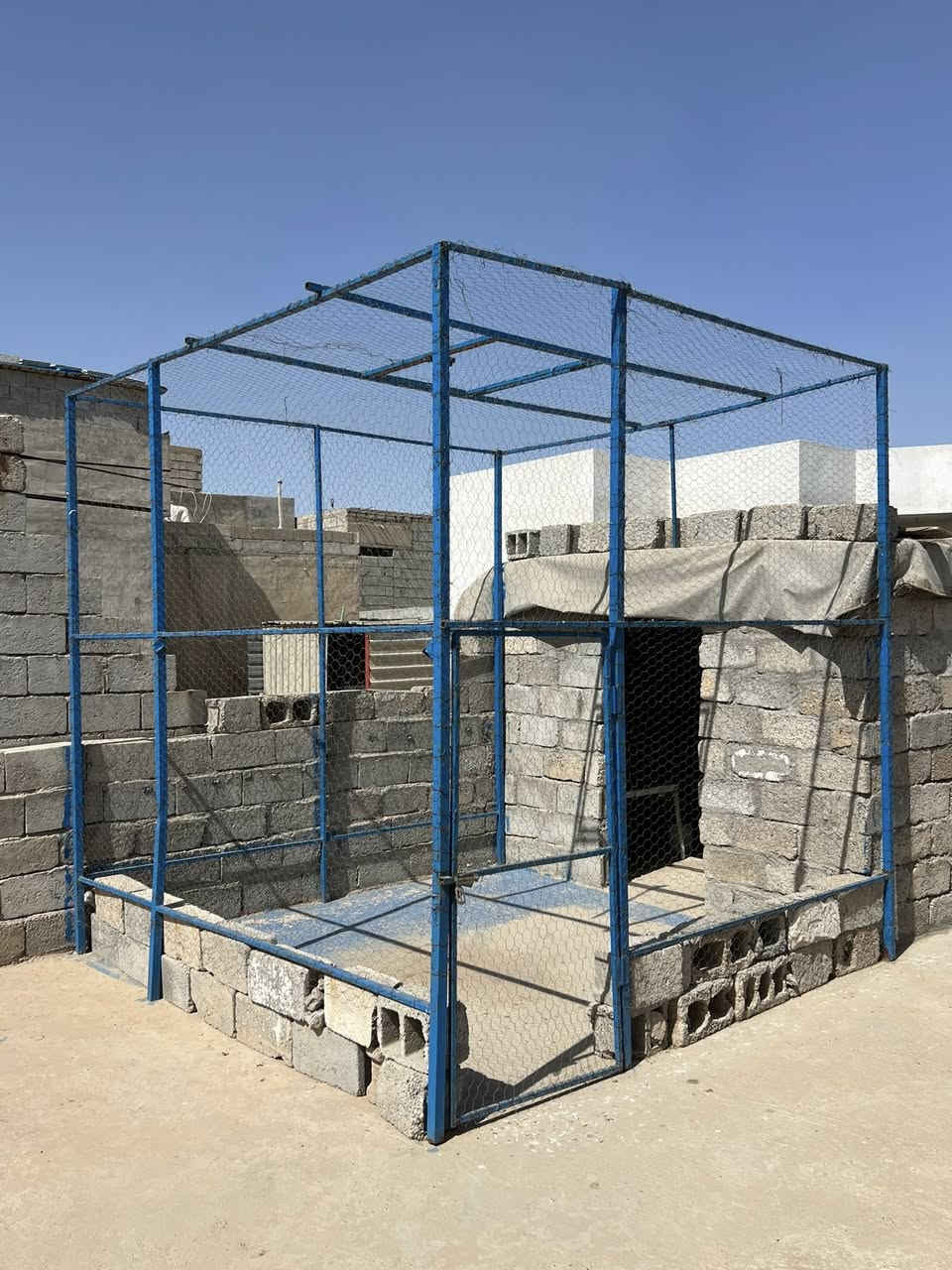 سلاوی خوالەهەموو لایەک 
ئەم تۆڕە بۆ فرۆشتن هەموو جاک کراوە
تەلی پیوەیە لەبانو خوارەوە دەرگای هەیە
. بەرزی 290 
درێژی 280
پانی 290
شوین سمود
سعریش 250هەزار


**إذا كنت صاحب هذا الإعلان وتريد حذفه لأي سبب، رجاءا أرسل رسالة إلى الدعم الفني**