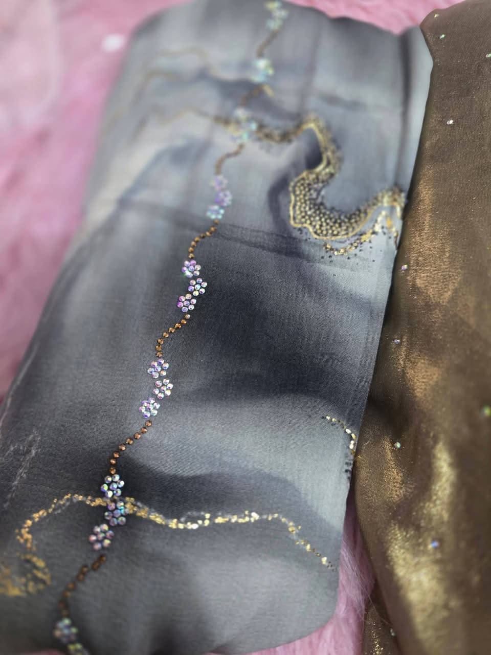 توفرت شالات 
جاكار
جرجيت 
وستن الاصلي متوفر توصل جميع المحافظات


**إذا كنت صاحب هذا الإعلان وتريد حذفه لأي سبب، رجاءا أرسل رسالة إلى الدعم الفني**