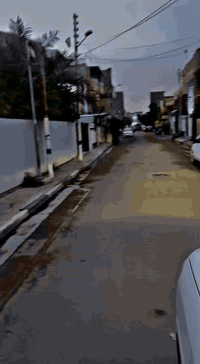 السلام عليكم دار للبيع في حي علام مربع العمداء مساحه (300) متر واجها 15 ونزال 20 سنه البناء 2015  مكان البيت بغداد حي علام مربع (العمداء) السعر خاص 
هاتف (***********)حسن
