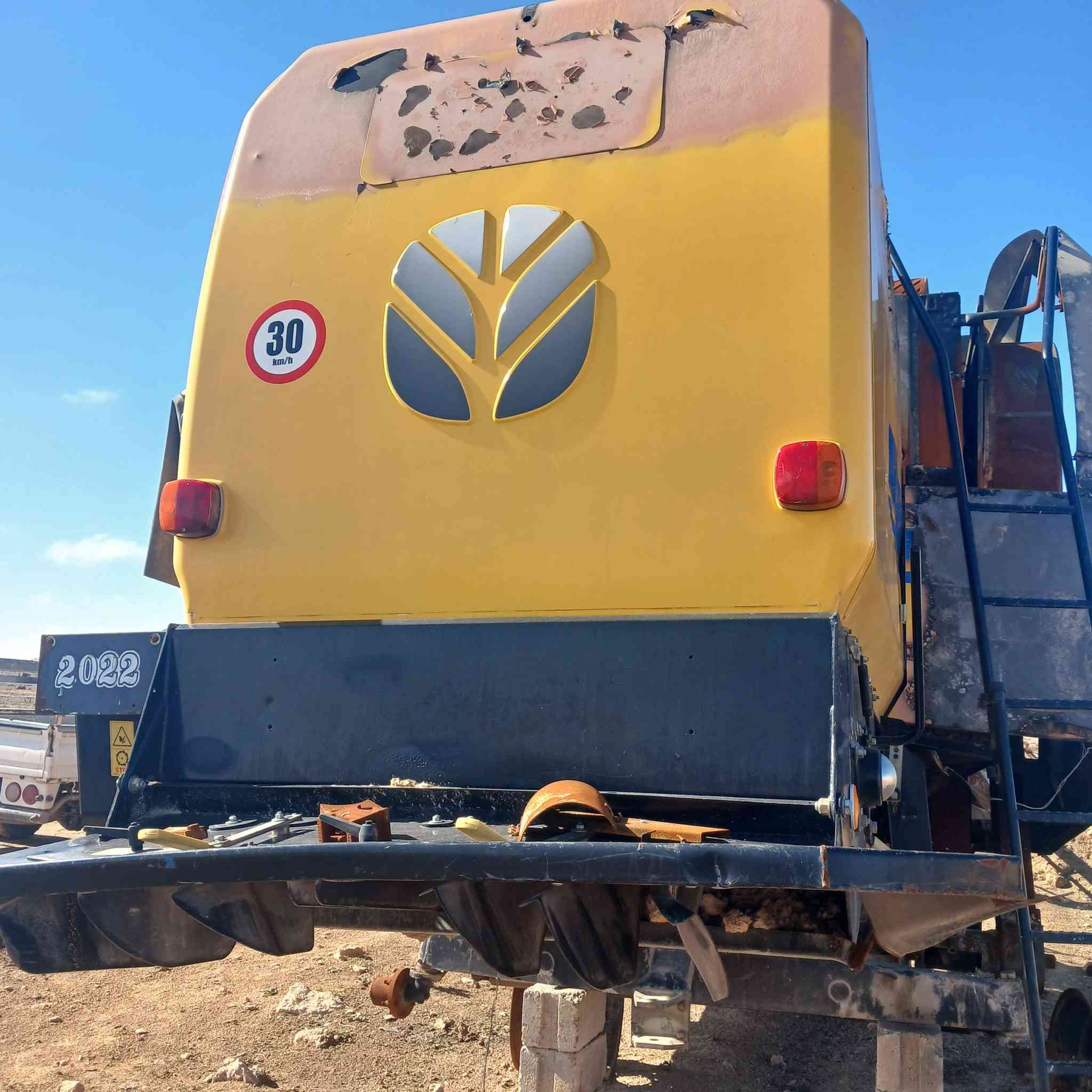 حاصدات.تفصيخ.انيوهولند
***********
***********.عماد.الزبيدي
