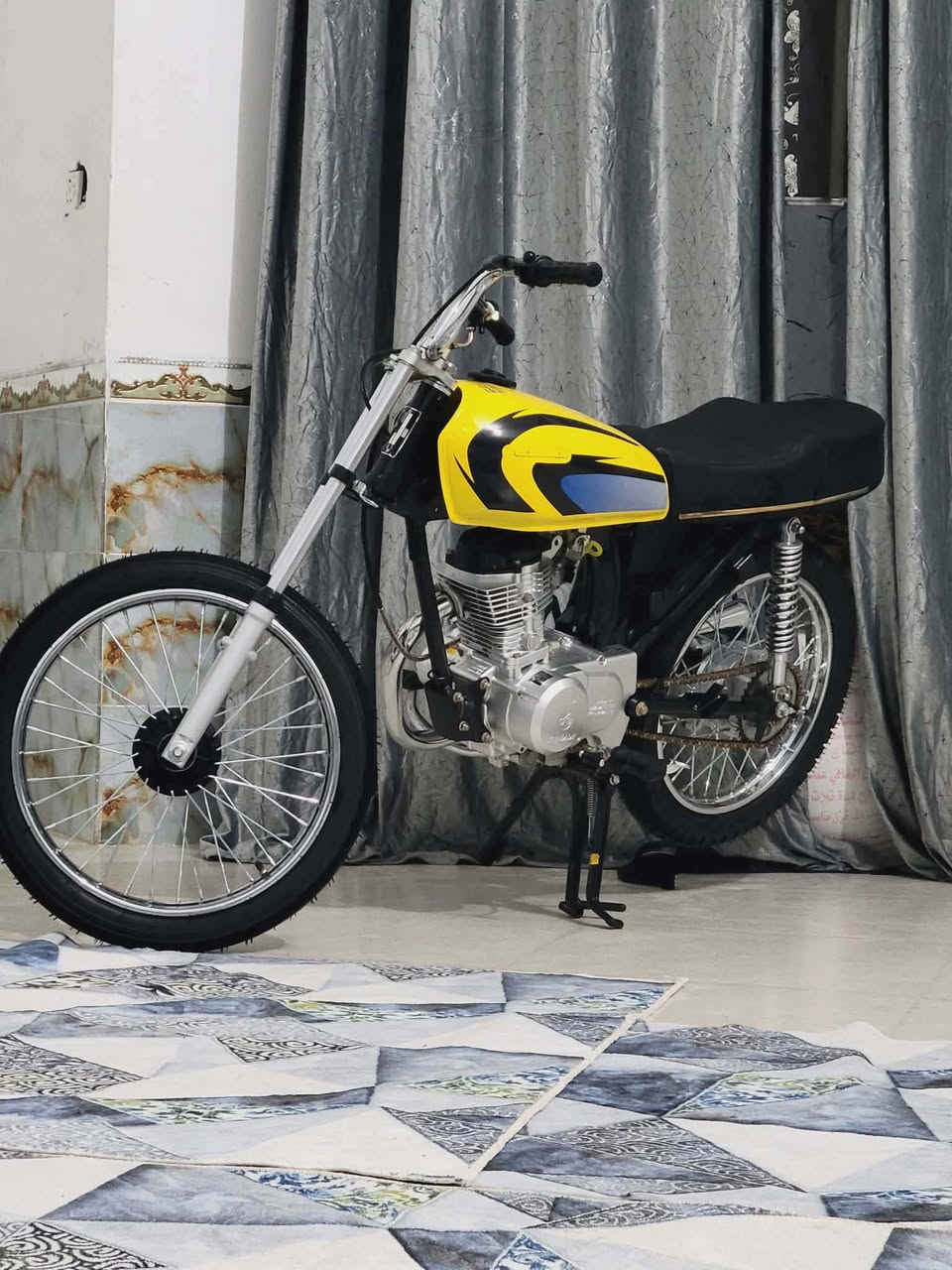 سلام عليكم هاي درجه البيع موديل ٢٦. والشاصي اورق سكنر  ٢٧ ب ٧٥٠ وبيه مجال قليل  المكان الشطره


**إذا كنت صاحب هذا الإعلان وتريد حذفه لأي سبب، رجاءا أرسل رسالة إلى الدعم الفني**