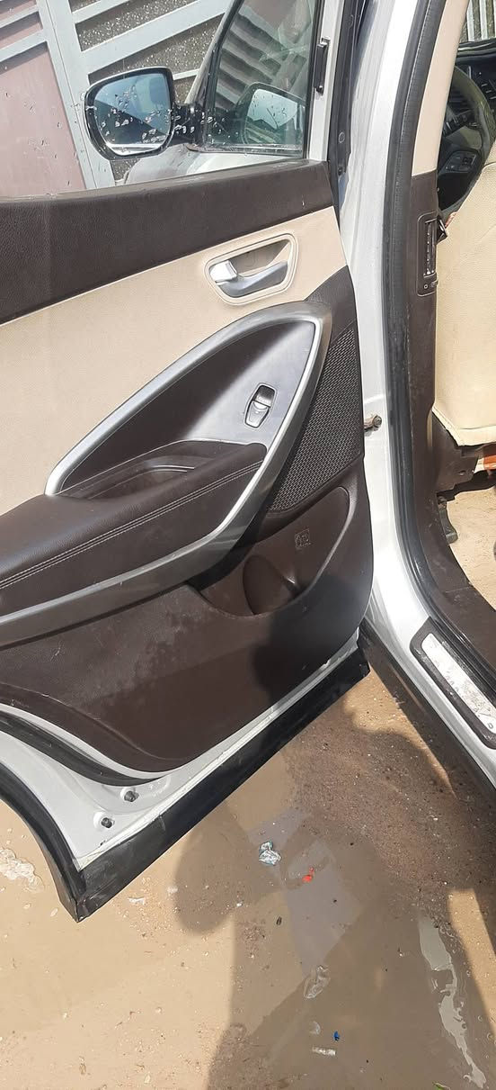 سنتافيا ٢٠١٥ رقم ذي قار حرة شرط التحويل كفالة كير محرك ٦ سلندر ٧ راكب تبريد تدفئة حدادة جديدة طوبة بيه بنوراما وبنيد اثر جفية خفيفة الصفاح سليمات وبيهن جراد  السعر ١٠٥ وبيه مجال  ت *********** مكاني بصرة
