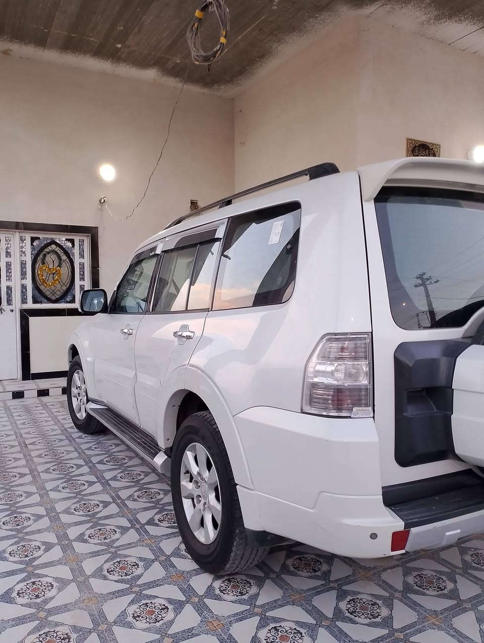 السلام عليكم
باجيرو ٢٠١٣ لون صدفي 
السيارة بأسمي رقم بغداد الدولي الجديد  مشروع وطني 
المحرك ٦ سلندر ٣٥٠٠
المحرك ع البلاد يعني ممفتوح 
فتحة سلايد روف  منظومة زينون كاملة 
فور ويل 
اشاير بالمري إضاءة ترحيب المري شفط 
كشن السائق كهرباء 
تحكمات ثلاجة بين الكشنين 
٧ راكب ٣ قطع تبريد مركزي منفصل 
السيارة حلوة وجديدة ونصبته كولش حلوة 
إدامة كاملة ع السيارة
اخوان غير متواجد على الفيس 
الرقم بي واتساب 
***********
السعر 155$ وبيها مجال الشراي بيك خير وتدلل
/البصره 
اخواني شوف  وتدلل
