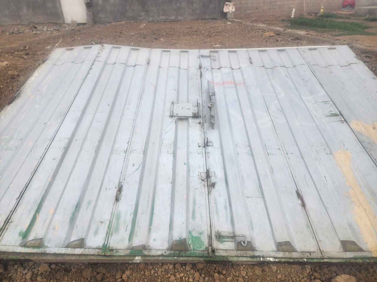 سلام عليكم باب دفتري 6طلاكات طول 3ونص والرتفاع2ونص بان ولا غلطه الشراي يتصل على هاذا الرقم ***********
