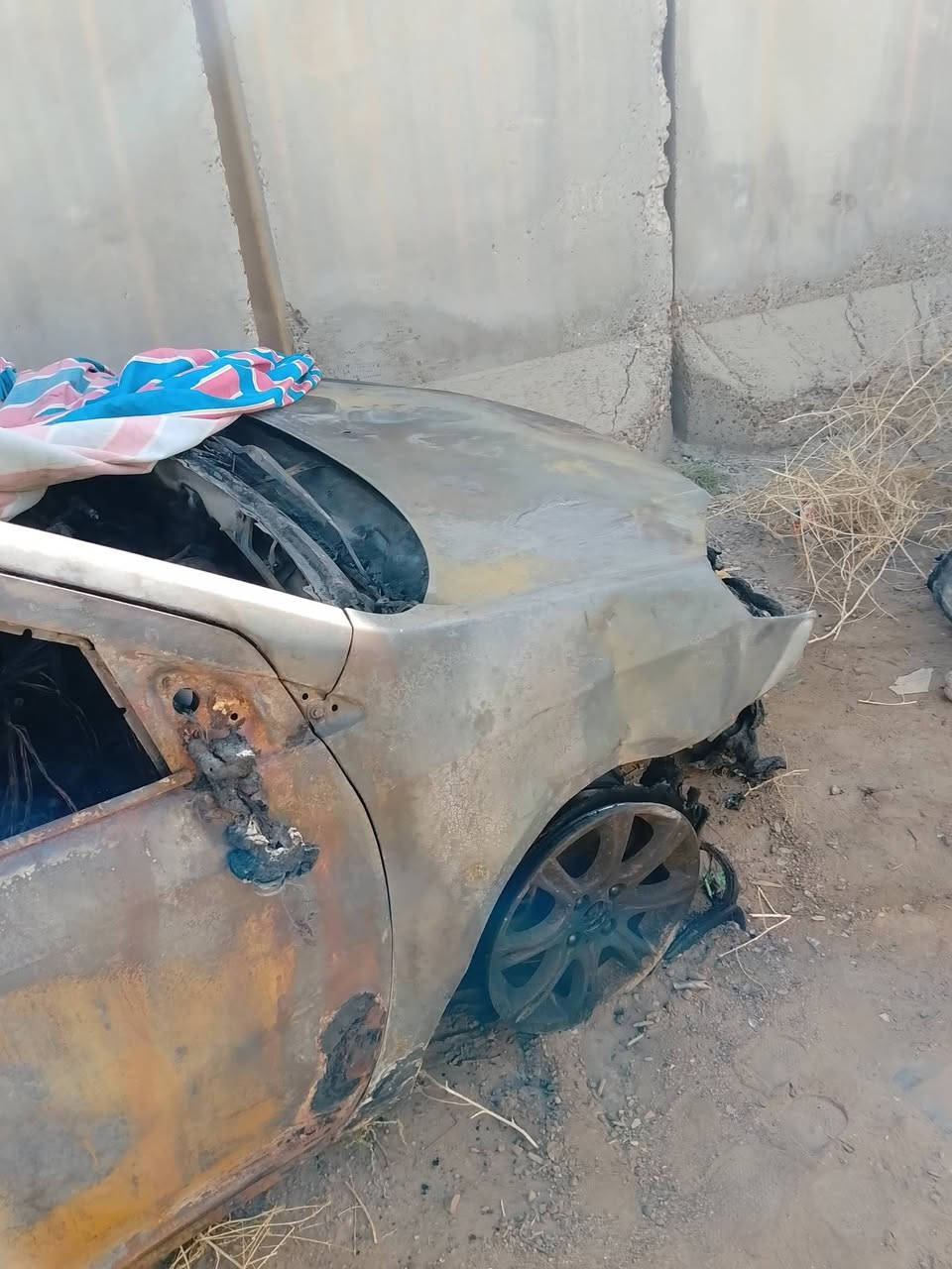 سلام عليكم جيلي ام كي موديل 2010 للبيع حادثها حرق قضاء وقدر رقم بغداد ما عليها غرامات بس عليها هيئة 850 الف السعر 5 ورقات وبيها مجال الشراي ***********
