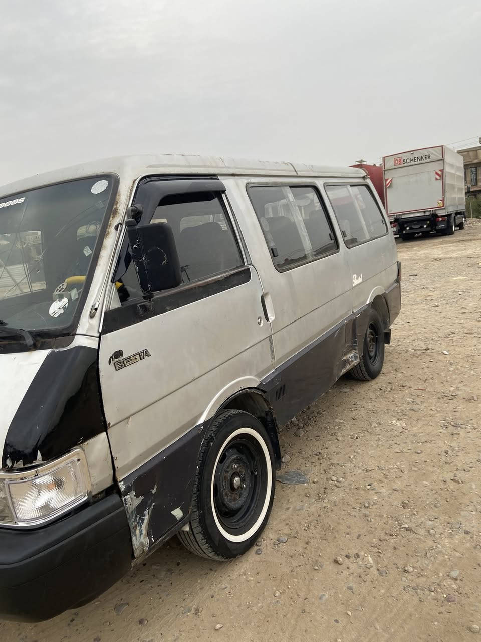 السلام عليكم كيا بستا للبيع موديل 1994 كير ومكينه وكسن خير من الله تخم تايرات جدد كهربائيات كله شغاله المكان الدوره حي اسيا رقم الهاتف ***********/***********
