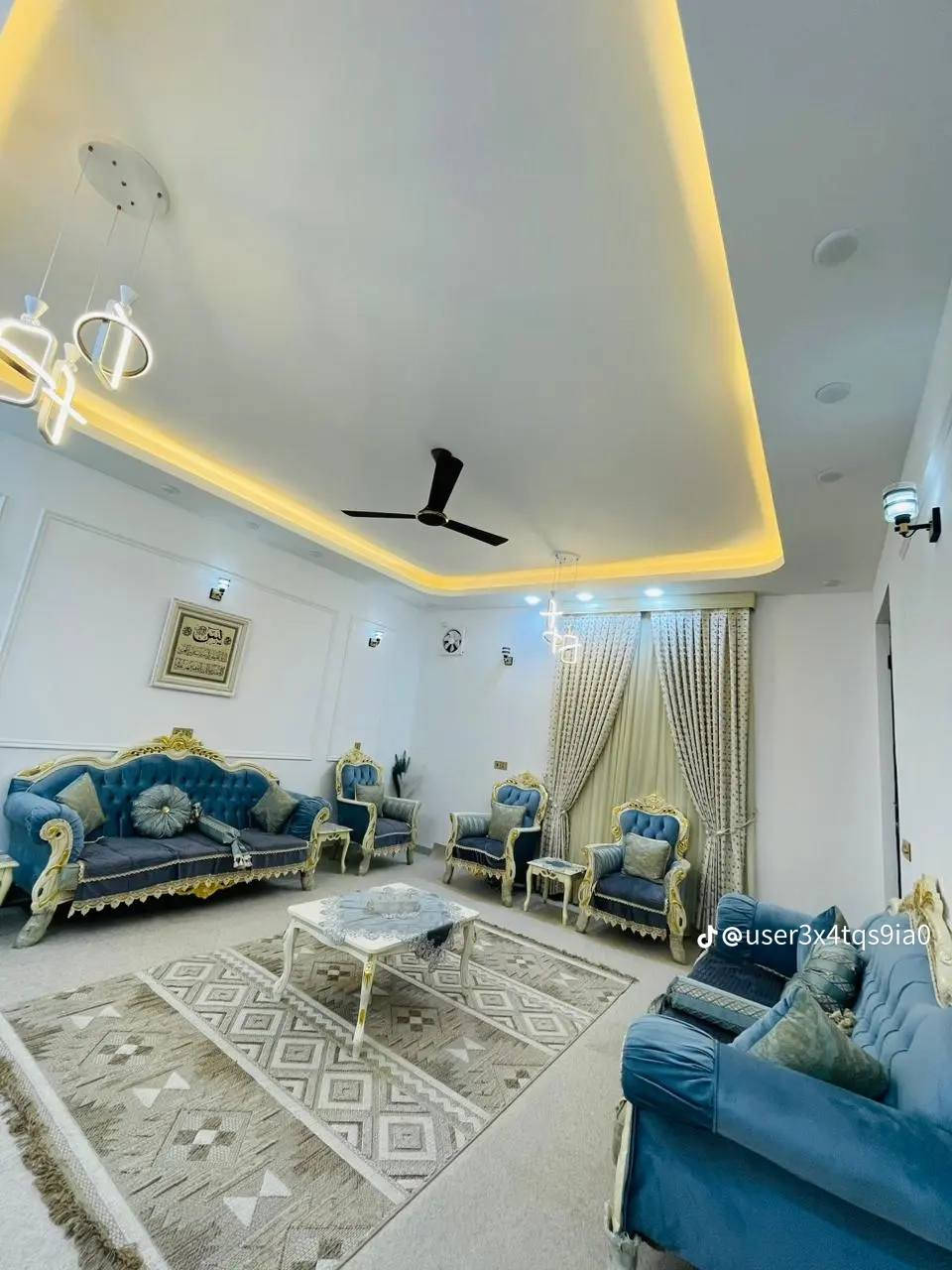 عملي الديكورات الداخليه والفلين الخارجي وجميع انواع الصباغ وعمل ماده الروف مانع الرطوبه ***********
