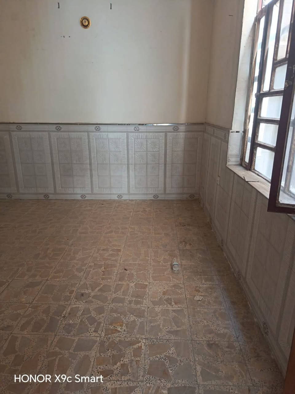 للبيع بيت 🏡 طابو صرف فى #شهداء_البياع قرب الشارع العام مساحته #١٠٠م واجهه خمسه مدخلين يحتوي على #غرفتين_نوم 😴 وصاله ومطبخ وصحيات وكراج للإستفسار اتصال 🤙 على الرقم 
***********
#الجميع
