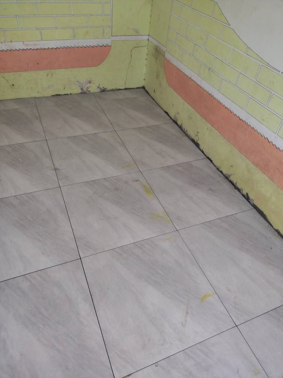 السلام عليكم خلفه تطبيك جميع انواع السراميك استلام مهندس متفرغ حالين ***********

