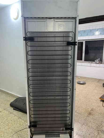 السلام عليكم عارضة مشروبات للبيع نظيفة جدا مستخدمة شهر واحد فقط الحجم 358 لتر نوع جيرماني الصناعة تركية السعر 550 الف وبيها مجال قليل للتواصل *********** موصل حي الزراعي
