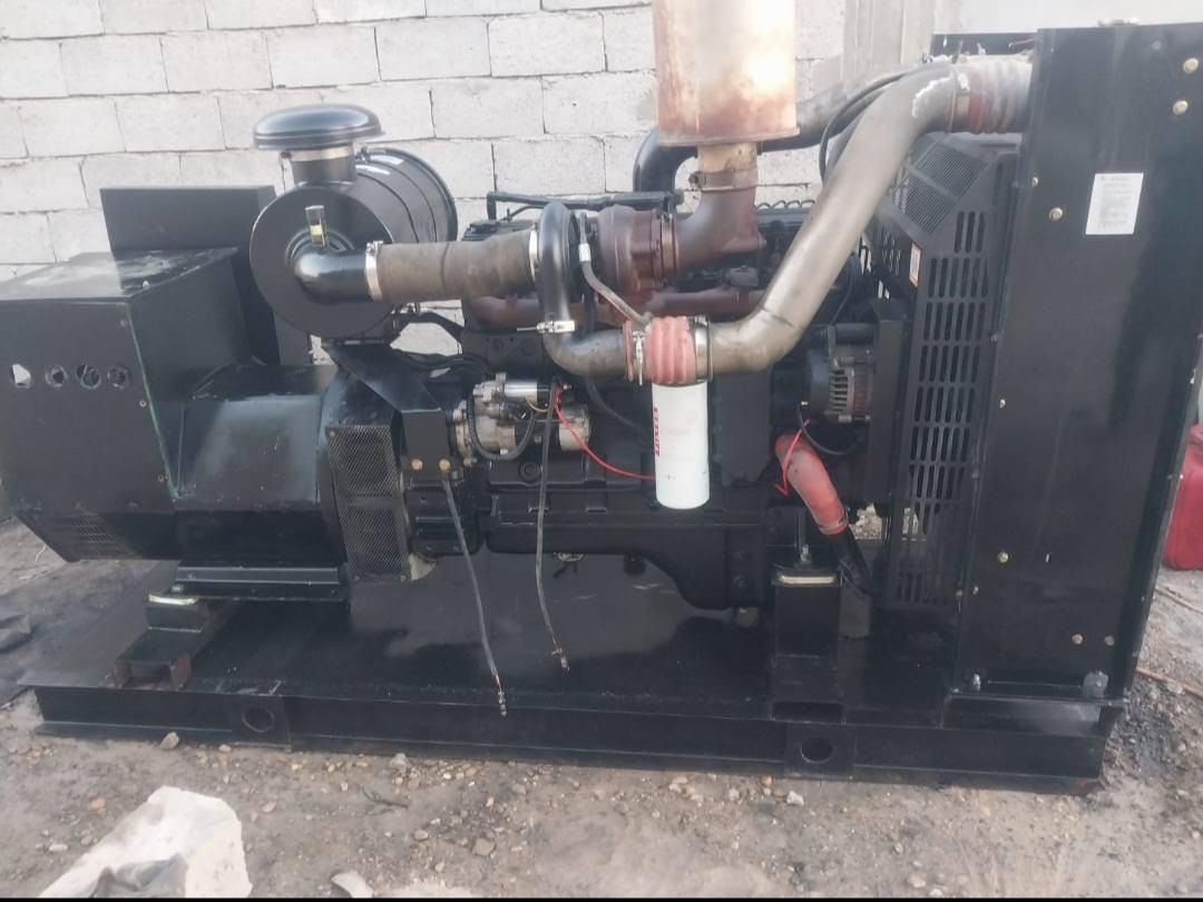 سلام عليكم عندي مولد مكينه كمنز ٢٤ ولف توليد٢٥٠ كيفي  نحاس اصلي ستفسار نتصل عله رقم ***********
