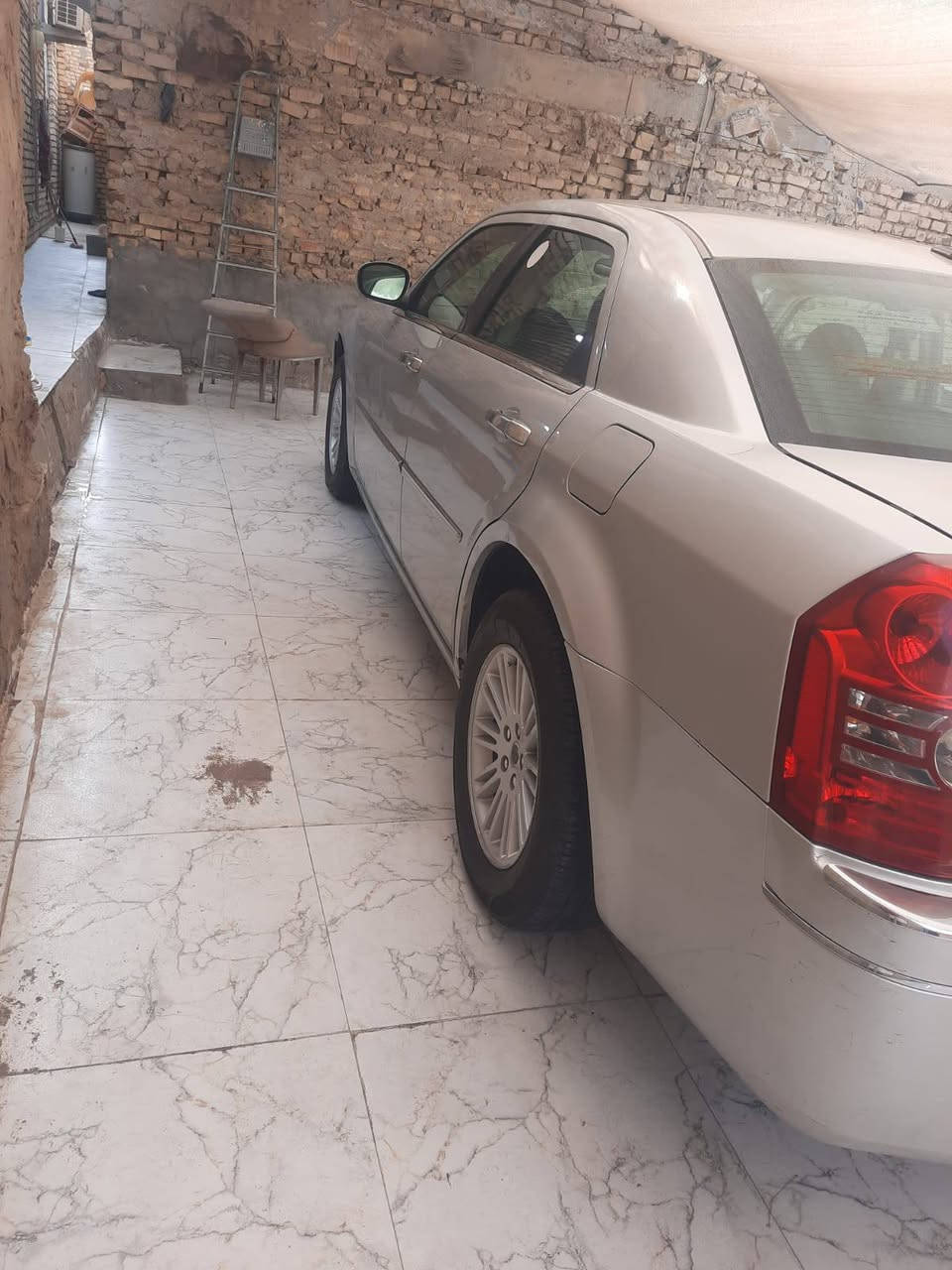 السلام عليكم سيارة اوباما موديل 9 السياره كفاله عامه ما عدا ربع باب السايق فقط كير مكينه تبريد تدفئه  تخم تاير كله مكفول  ماشيه 180 حداده امامية  100 %حداده خلفيه بيها ربل العربانه طاكات تحويل ثاني يوم السياره استخدام شخصي  مكان السياره ميسان رقم بصره السعر 133 و بيها مجال
***********
