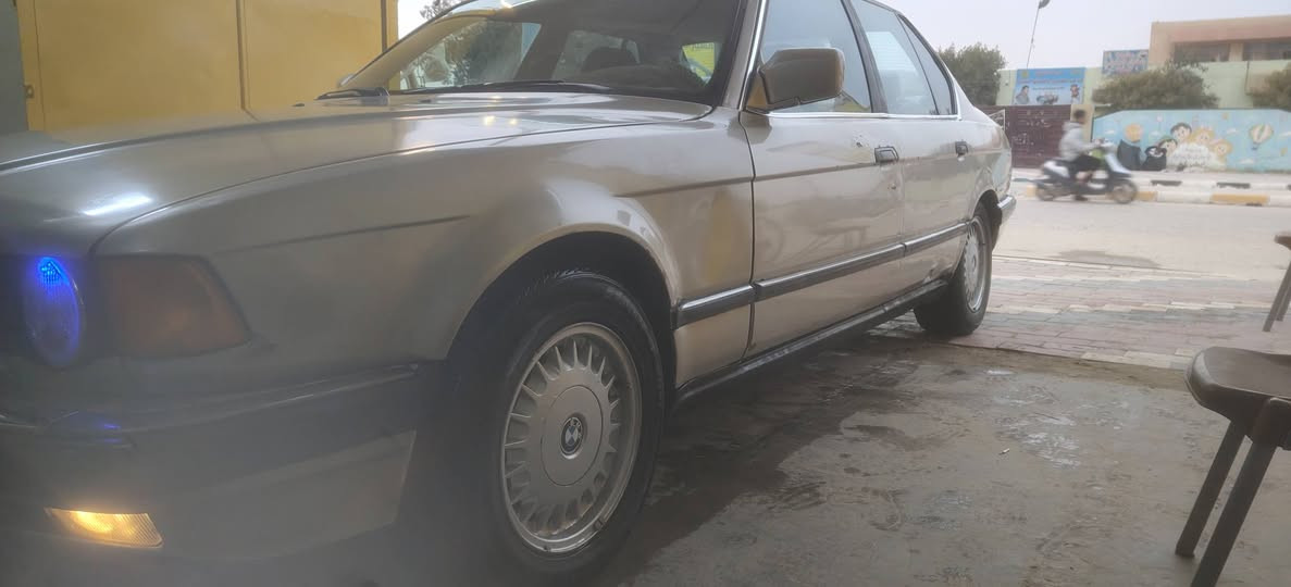 بي ام 735 للمراوس فقط ب500 او 740 ولفرق نقد سياره جاهزه من كلشي فقط الكشر رايدله تعمير وصبغ كير مكينه تبريد ثلج حداديه الاماميه كله جديد جام اربعه شغال فتحه شغاله كشنات كهربائيه جلد بس اني مدوشمه كهربائيات كله شغاله رقم بغداد بسمنه موديل 90 سنويه تنتهي شهر 12 / 2026 للاستفسار ***********
