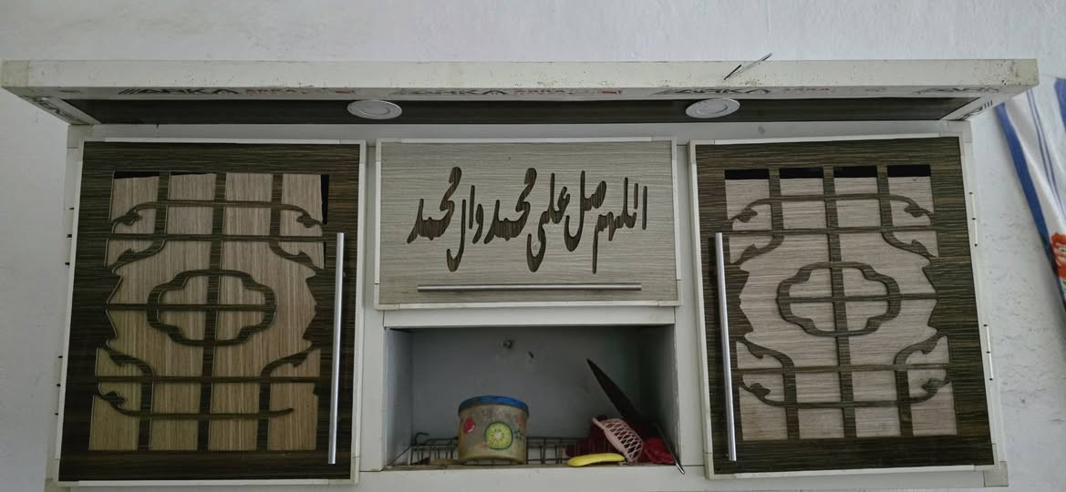 كاونتر ٤ قطع 
قطعتين ٣ متر 
وقطعتين مترين
***********
