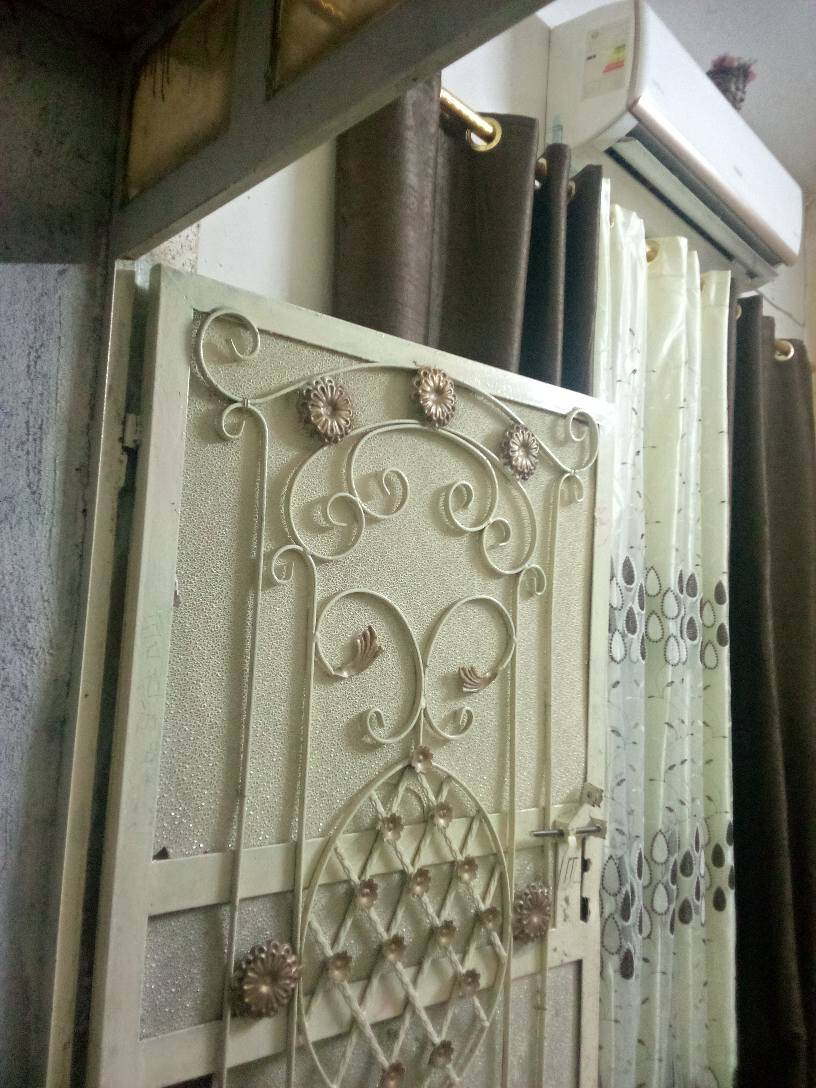 بيت للبيع نهاية حي اور مزرعت مريوش 
البيت 90 مربع البيت خلفي 
مي مجاري كهرباء تبليط 
***********
