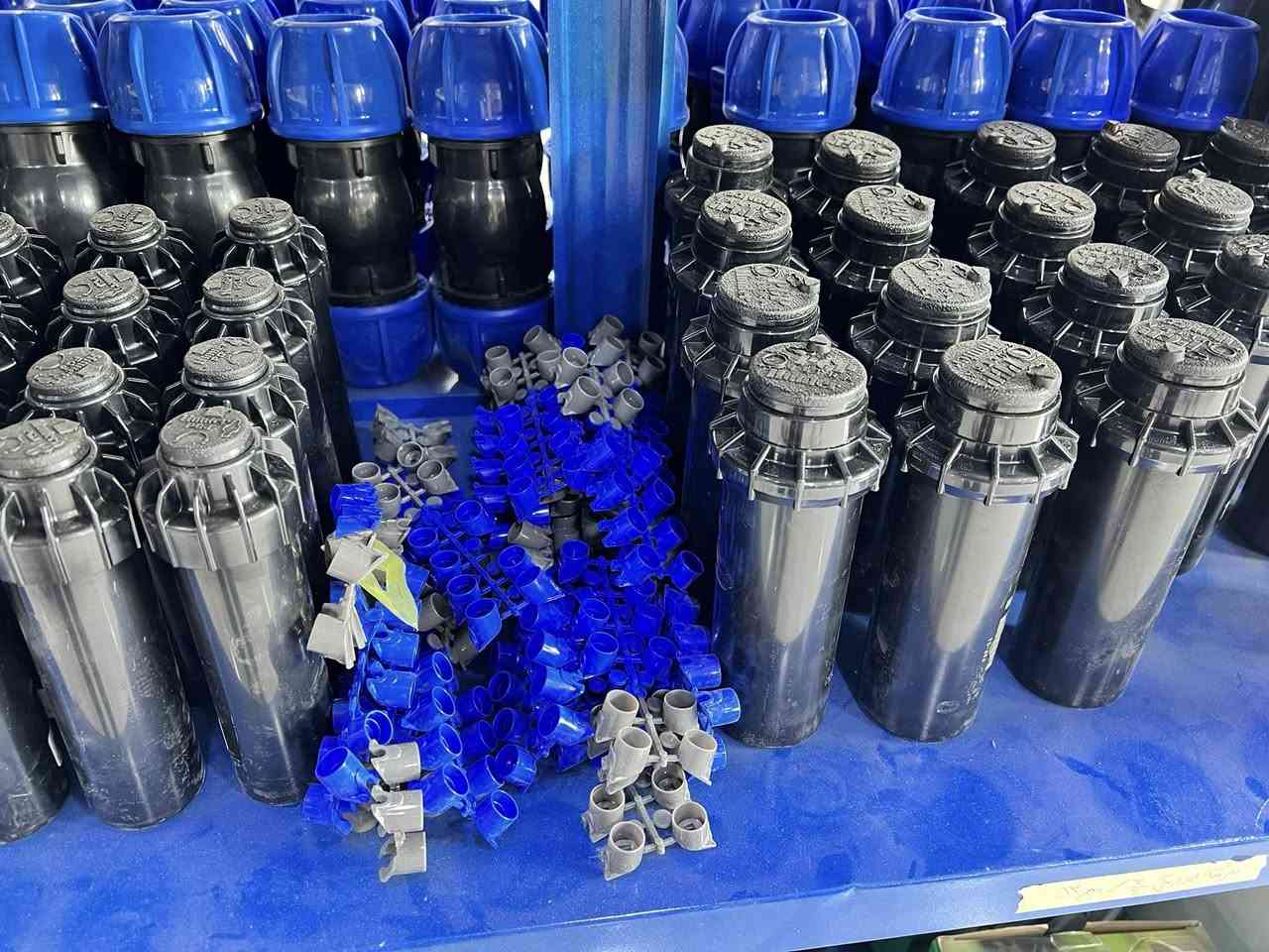 � دخلنا آخر أسبوع ممكن نرش بيه الرشة السباتية للعنب…

المرحلة الحرجة بدأت،
وأي تأخير من الآن يعني تفويت أهم خطوة وقائية قبل الانطلاقة الربيعية.

الرشة السباتية مو إجراء روتيني…
هي خط الدفاع الأول لكسر دورة الإصابات قبل ما تصحى الحشرات والفطريات وتبدأ الخسائر.

السؤال المباشر لمزارعي العنب:

❓ هل رشّيت الرشة السباتية هذا الموسم؟

✅ نعم
❌ لا

وإذا رشّيت… شنو أكثر فرق لاحظته عن الموسم الماضي؟
وإذا ما رشّيت… شنو السبب؟ تأخير؟ جو؟ تردد؟

خلّونا نحچي بصراحة،
لأن بعد أيام قليلة راح ينتهي وقتها… والفرصة ما تتكرر

🌹انبارنا الخضراء وفرتلكم كافه المبيدات الفطريه والحشريه والعناكبيه وبأسعار الجمله وهناك هدايا للمزارعين في مجمعنا الكائن في الرمادي /قرب جسر الجزيره /مقابل مطعم الفلوجه 
***********
