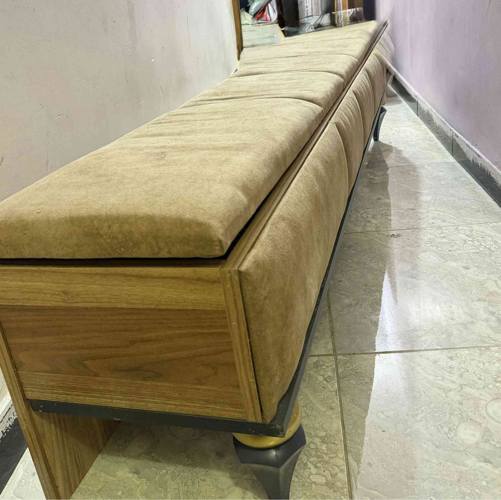 غرفه نوم تحتوي علئ 3 قطع كنتور
وباقي ملحقات عدا جربايه تركيه درجه اولئ عددقطع 9قطع


**إذا كنت صاحب هذا الإعلان وتريد حذفه لأي سبب، رجاءا أرسل رسالة إلى الدعم الفني**