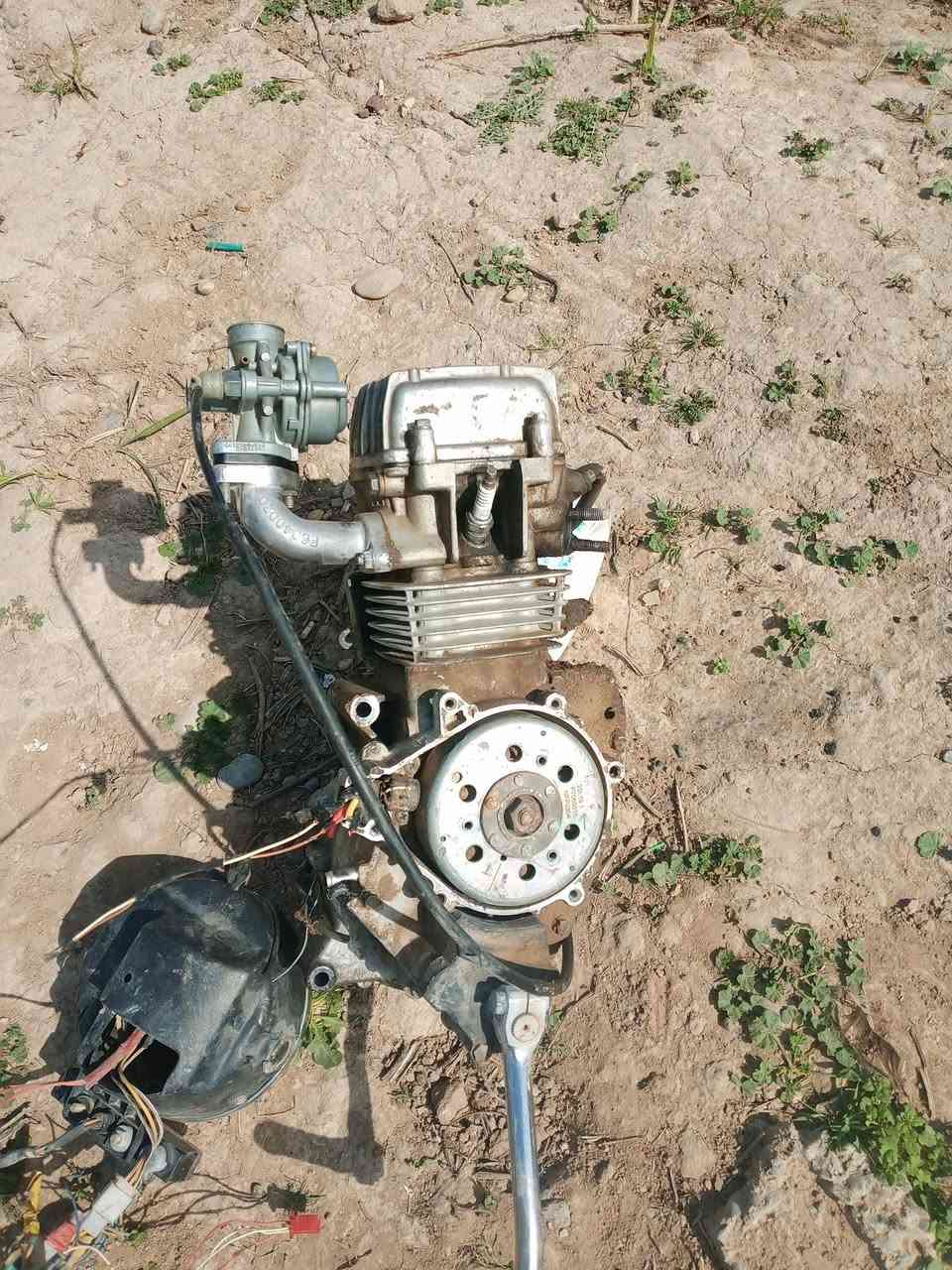 السلام عليكم غراض موطور للبيع معه محرك شغال شرط اسم المحرك.   Tvs  الاتصال ***********
