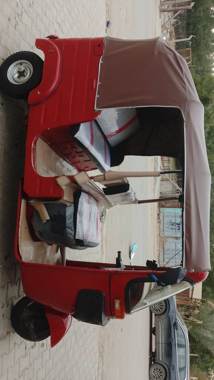 تكتك موديل 16 معمرة ومصبوغة عام
اوراق تخم تايرات جدد ضفيرة امامية وخلفية جدد سفريات دواخل كلهم جدد يعني التكتك جاهزة وخير من اللله ب4 وبيها مجال 
متواجد فيس واتساب *********** مكاني نهاية حي اور
