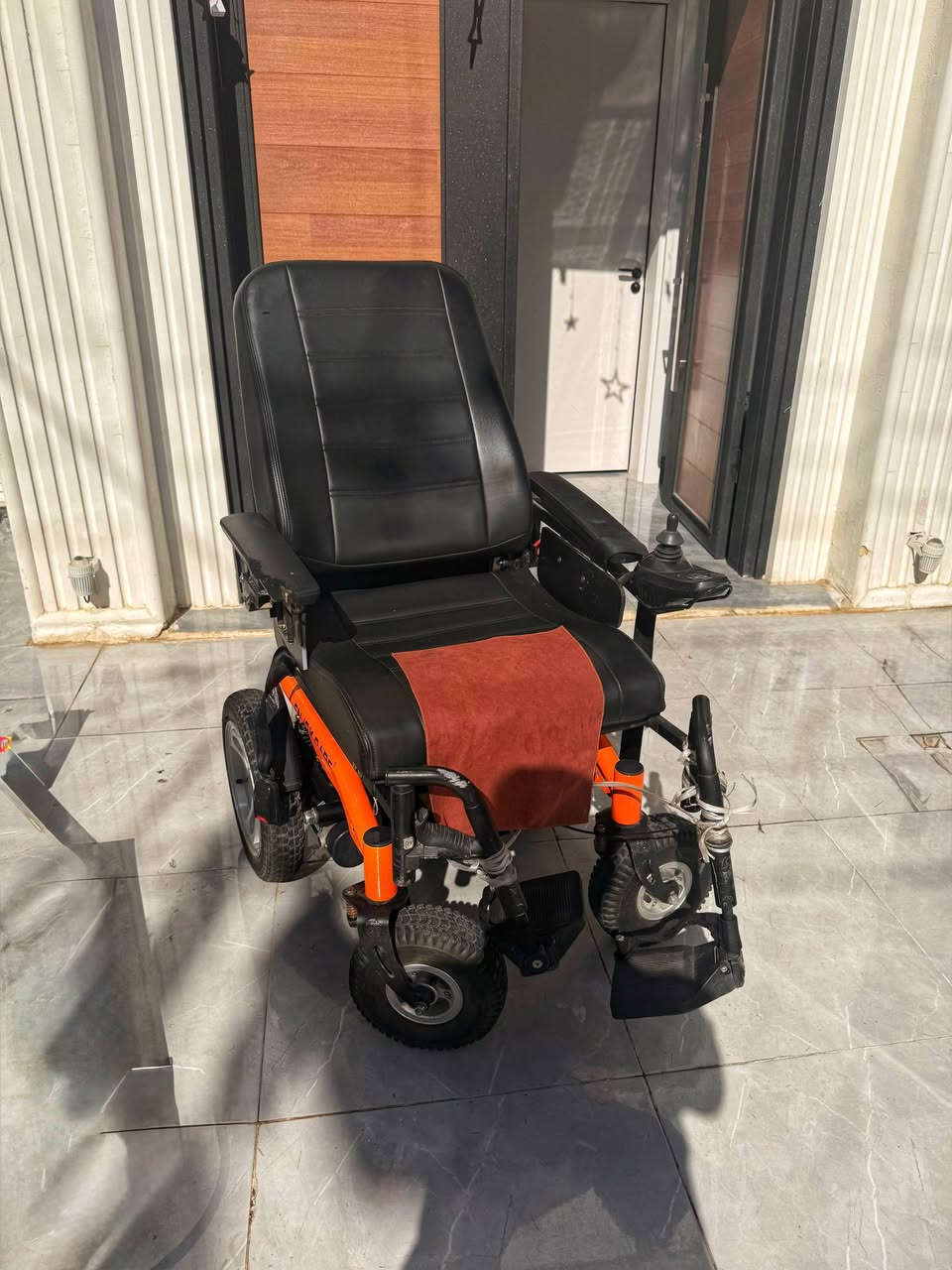 عربانة كهربائية معوقين مثل بالصور بطاريات جديدة السعر المطلوب 300 الف وبي مجال بسيط الاتصال بالرقم/*********** أو *********** المكان كركوك
