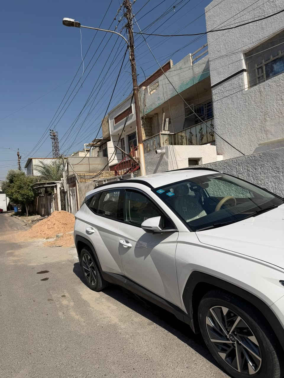 سلام عليكم ورحمة وبركاته توسان موديل 2024 خليجي السيارة
فول مواصفات ماعدة الفتحة كشنات كهرباء شاشة وسيارة جديدة بشكل ماشية 22km وبيها قطعة وحدة صبغ الباب مال الصدر فقط الباقي كفالة عامة 
السعر 21000$وبي مجال للشراي والسيارة باسمي ثاني يوم تحويل 
العنوان :بغداد /الغزالية شارع المشجر 
للاستفسار:***********
