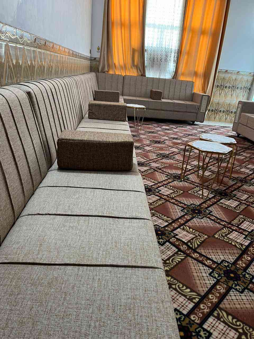 ديوان تسكام جديد ،22 متر للبيع سعره1,750وبي مجال 
مكاني حله ورديه خارج‏ ‪0760 120 6100‬‏
