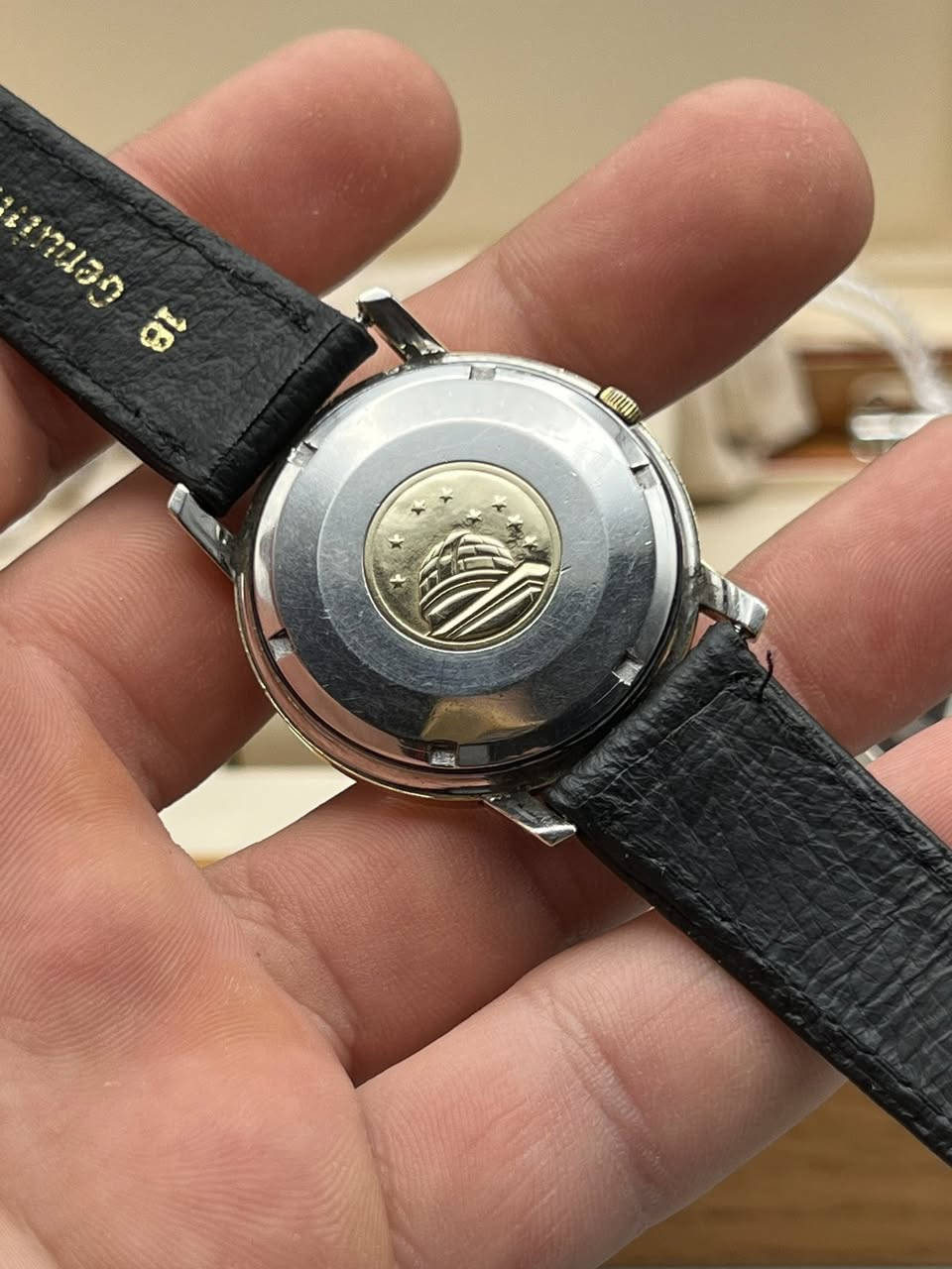 Omega Constellation pie pan 1962
- اوميكا كونسليشين باي بان اوتوماتيك || انتاج الستينات

- مينا شمع لوك  || نافذة لعرض التاريخ بم 

- نصف ذهب 18k وستيل || طرة ذهب

 نظافة عالية عاليه جدا  || سير وبوك مستبدل 

- قطر كبير 36.5

- للحجز التواصل على الخاص || او الواتس ***********
