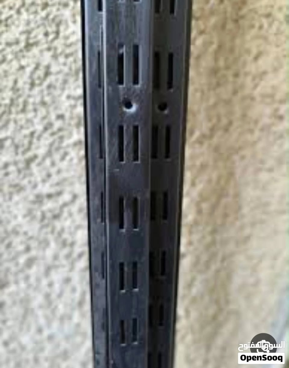 سلام عليكم عندي رفوف احذيه عدد محدود لون اسود موديل حديث و يوجد سكات حديد وعواميد لل عرض جام الكل جديد شهرين مستعمل التواصل عل ماسنجر او رقم ***********
