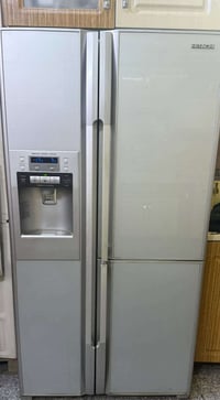 ثلاجه هيتاشي مستعمله قليل قوالب ثلج ماء براد بيها  مكان بغداد الكاظميه...