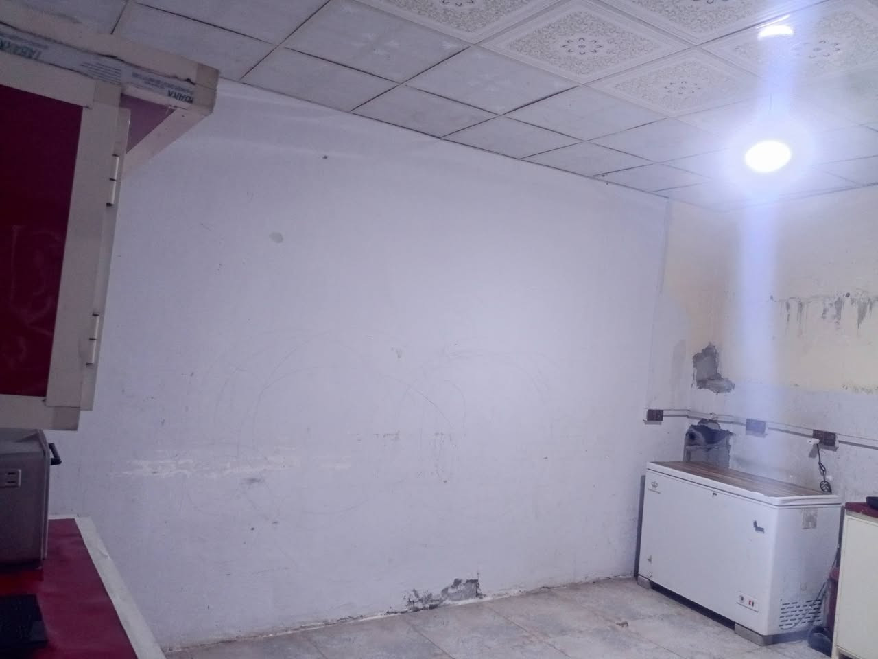 يا الله بيت في تنومه  مساحته ١٣٠  في كيعان شيخ محيسن ارض صفيه  بيت ساندويش وسقف ثانوي  يتكون من غرفتين وهول ومطبخ الغرف  ٦ ب٥  وثانيه ٦ ب٣ونص  وهول ٦ونص ب٣ ومطبخ ٦ب٥ وطارمه ٢ ب٣ بيت نظيف يرادله فقط صبغ تعديلات بسيطه  قريب ع مدارس اتدائيه ومتوسطه وثانويه دقيقتين. قريب ع شارع العام وسوك  ٥ دقائق مشي قريب ع مستوسف الجيران من احسن جيران سعر ٤٠   للاستفسار ***********
