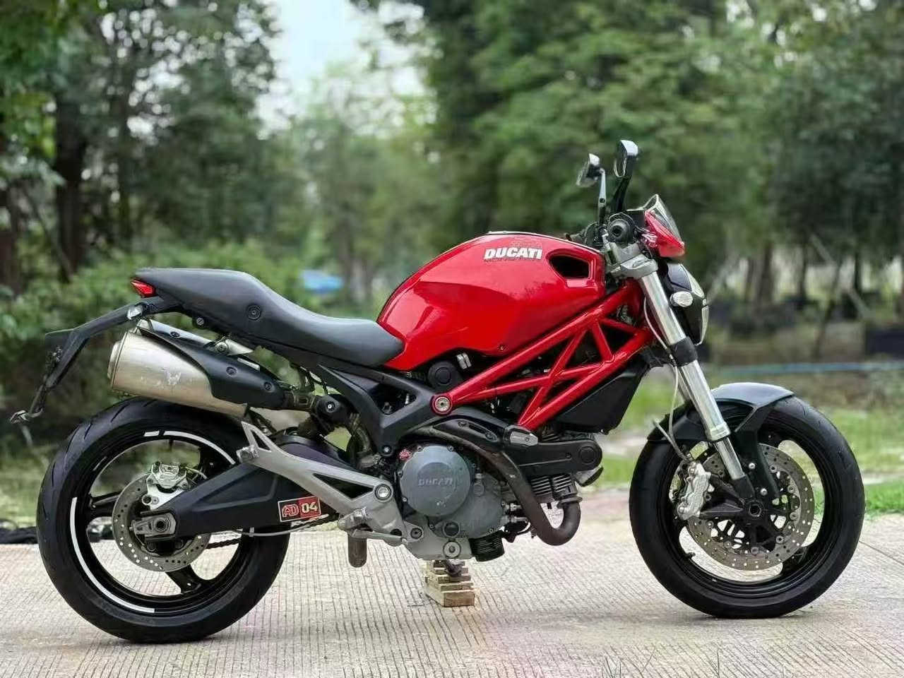 سلام علیکم 
Ducati696
2013
ضمان گیر محرک بدون حادث 
2013 دوكادي 696 الوحش الأصلي الكلاسيكية فيراري الأحمر الألبوس كابير نوع V مزدوجة أسطوانة عالية جدا السعر رخيص ٢٠ورقەتحتاج إلى محادثة خاصة معي ...
***********

