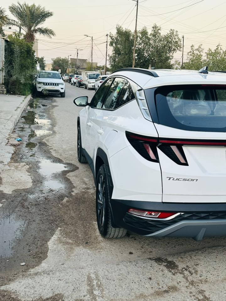 هونداي توسان 2024 خليجي 

ماشيه40 الف ومكفوله من الصبغ والتبديل والبارد وعدا كم رصعه خفيفه بالبنيد والقماره 

مرقم بغداد الرقم الدولي الجديد 

قماره حديد 

بصمه تشغيل 

كراسي كهرباء 

داخل ابيض 

شاحن موبايل 

حساس امامي وخلفي 

لد نهاري 

لايت عدسه زينون 

بك لايت لد 

تبريد خلفي 

منافذ شحن 

تحكم استيرن كامل 

مري شفط ميموري 

السياره جديده ومكفوله من  كير ومحرك 

ورايدها 205$

الاتصال ***********

بغداد
