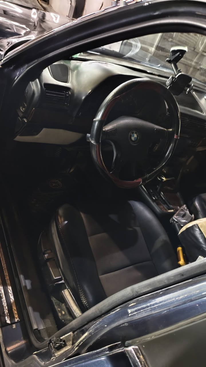 السلام عليكم
BMW 735
محرك كير شرط 
صدر تايرات جدد
محرك كير شرط 
تبريد ثلج 
صبغ جماليه 
رقم صلاح الدين شرط التحويل 
السعر 50 وبيها مجال
***********
***********
