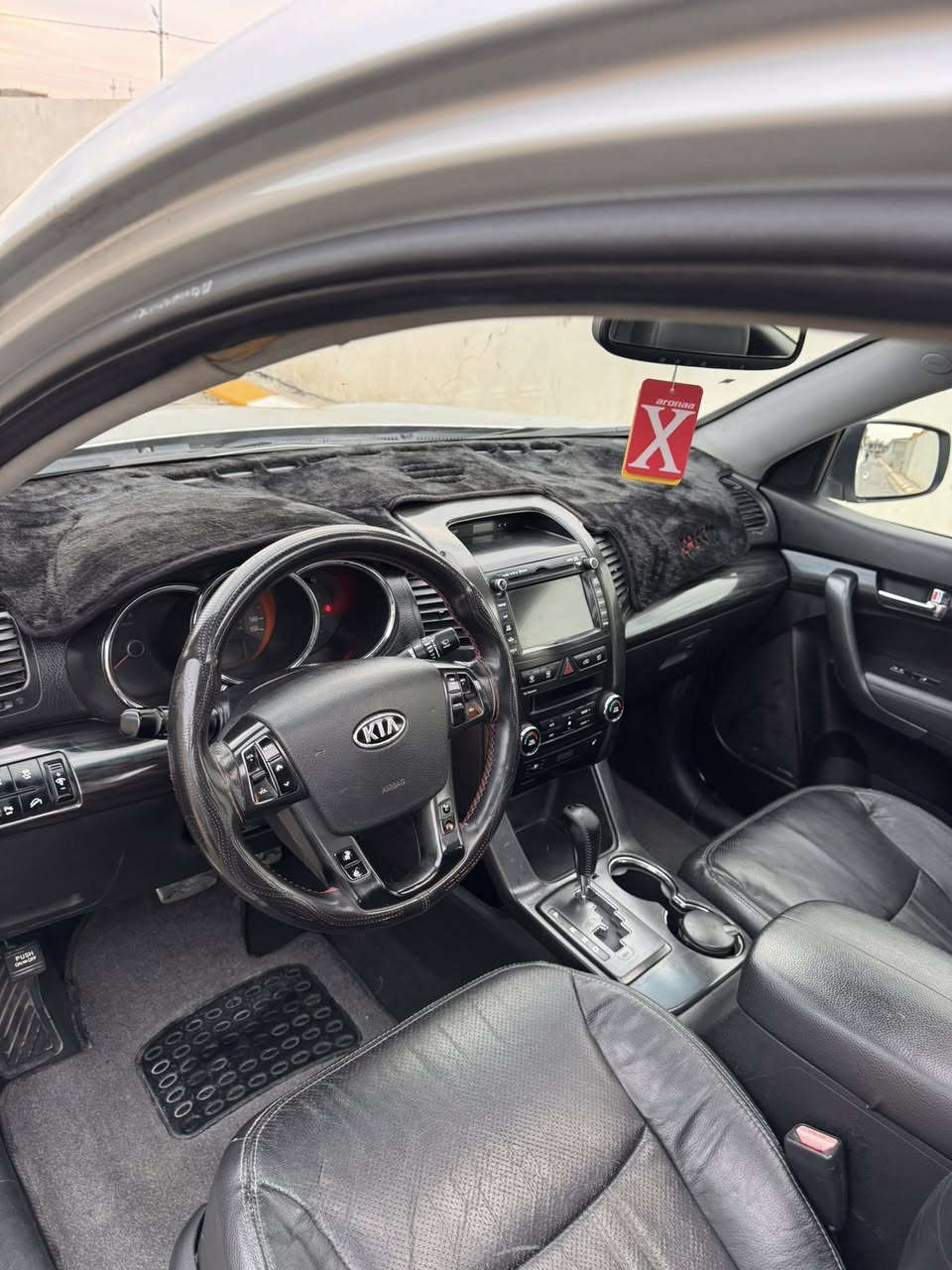 شبابنا الطيبين افتح الفيديو حتى تعرف كل تفاصيل السياره لانو أنتوا أصحاب طريق بعيد والنجاة في الصدق 
كيا سورنتو 2012 أمريكي كلين أعلى فئة 
Sx 
• محرك 6 سلندر سعة 3500cc قوي واعتمادي
 • تحكم بالستيرن
 • مقاعد جلد كهرباء
 • مقاعد أمامية تدفئة وتبريد
 • مقاعد بخاصية الذاكرة (Memory Seats)
 • الأبواب الأمامية بصمة
 • إشارات بالمرايا
 • مرايا جانبية شفط
 • نظام تبريد قوي (3 قطع ثلج) + تدفئة نار
 • ستيرن هيتر
 • شاشة كبيرة أصلية
 • كاميرا خلفية مع حساسات
 • السونار موجود
مكانها الفلوجة 
 
السعر 149

***********
***********
***********
