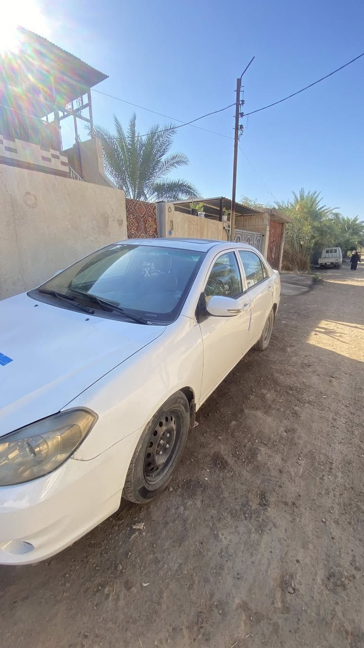 سلام عليكم BYD G3 2013
السياره بسمي رقم بغداد انكليزي 
كير ومحرك بلادي 
محرك بيه لاستيك ولف 
هزه جديد سنويه 2027
سياره كمله ما بيه اي نقص 
سعر(50)
***********
