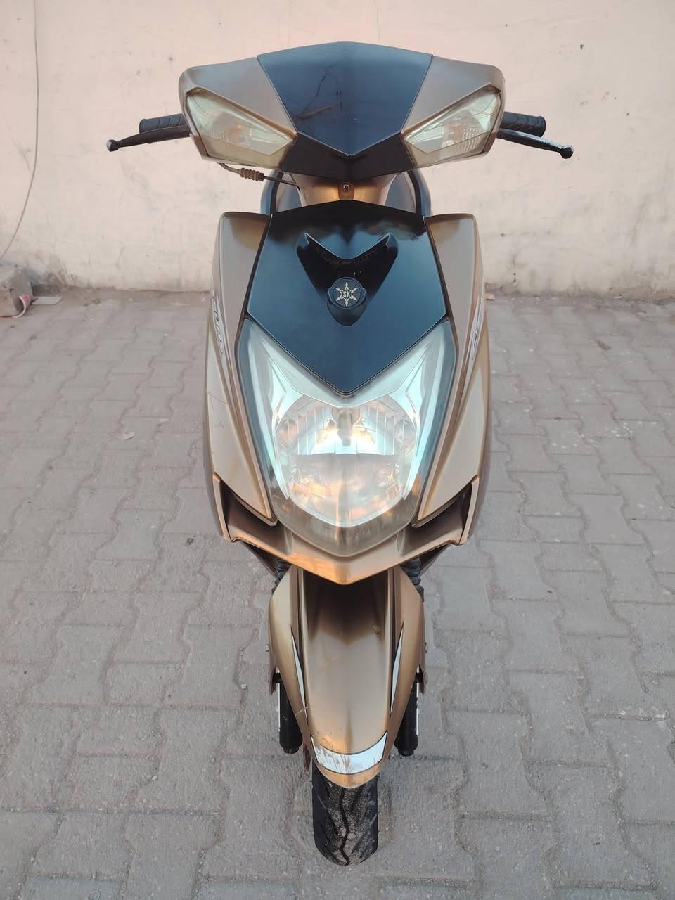 دراجه سكنس ياباني برغي مامفتوح بيهه تاخذه لأي مصلح افحص براحتك *********** شلعه معدل بصمه تشغيل عن بعد دبل اشاره لايتات سلف ماناقصه اي شي سعرهه 425 بيه مجال
