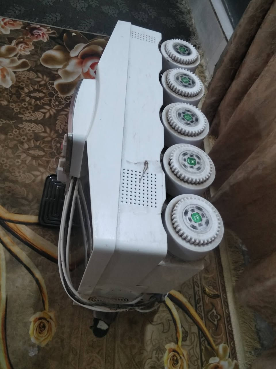 السلام عليكم ورحمة الله وبركاته 
فلتر تصفيه وبراد وغلايه بنفس الوقت
خمس مراحل والله العضيم مستخدم اقل شهرين
ضمانه ويا كل ست اشهر تبدل فلاتر بعد فلاتر شركه بي تشغله ربع ساعه يترسلك دبتين حجم كبير
سعره 125
***********
