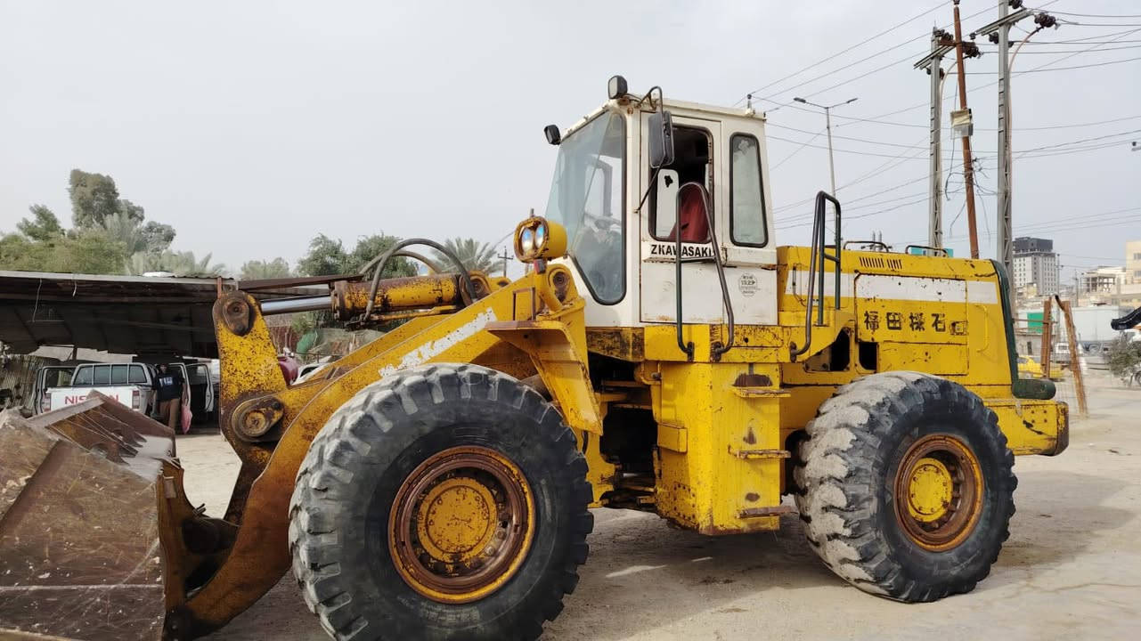 شفل حجم 85
موديل 99
سنويه بعدها جديده ماساقطه 
مكينه جاهزه للعمل بيها نواقص بسيطه استفسار اكثر اتصل هـ *********** مكانها نجف
