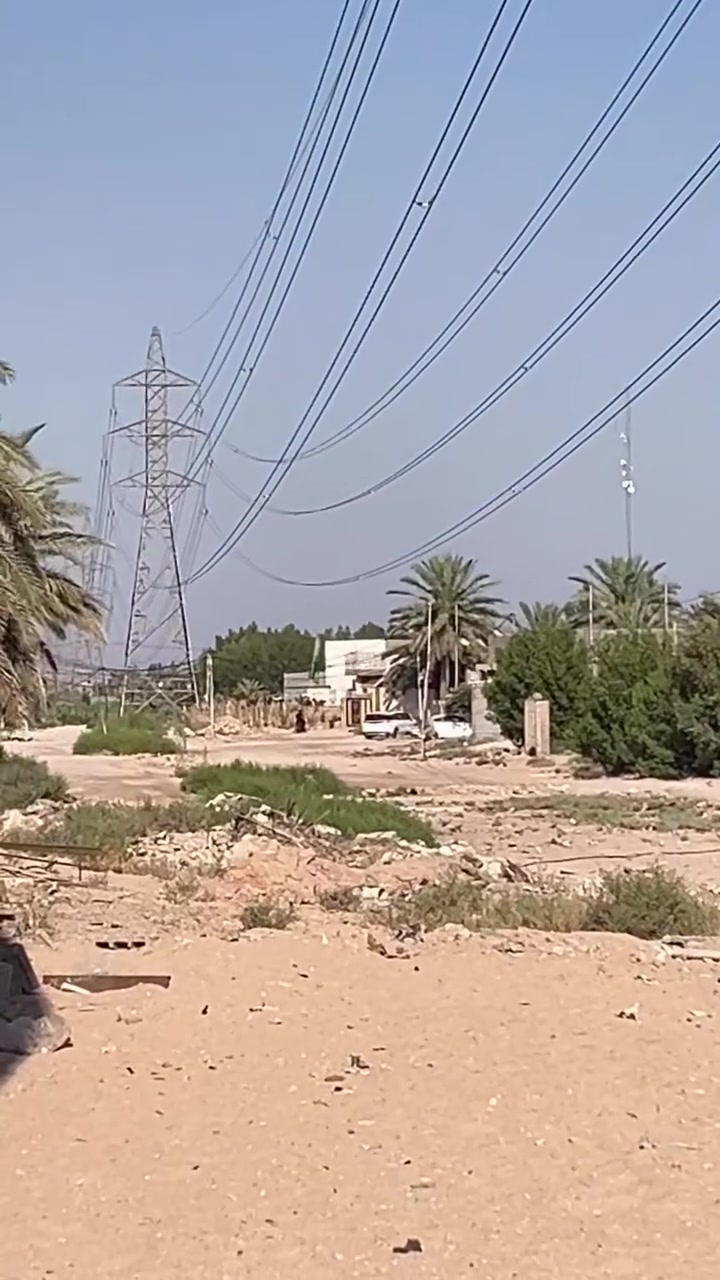 بيت ركن قيناص في منطقه الشبانات الثانيه يبعد عن حولي ابو مهدي المهندس ٢٠٠م وعن الامام ٣ كليوات مساحة البيت ٢٠٠ متر بناء ٩٠ وحديقه وگراج داخلي ١١٠ يحتوي على غرفتين وصاله وحمام داخلي وخارجي  وطابق ثاني ناقصه سگف بس البيت متروك ومحتاج ترتيب سند ٣٥ سعر البيع - 80 وبي مجال وسعر الرهن - 25 للأستفسار الاتصال على الرقم ***********
