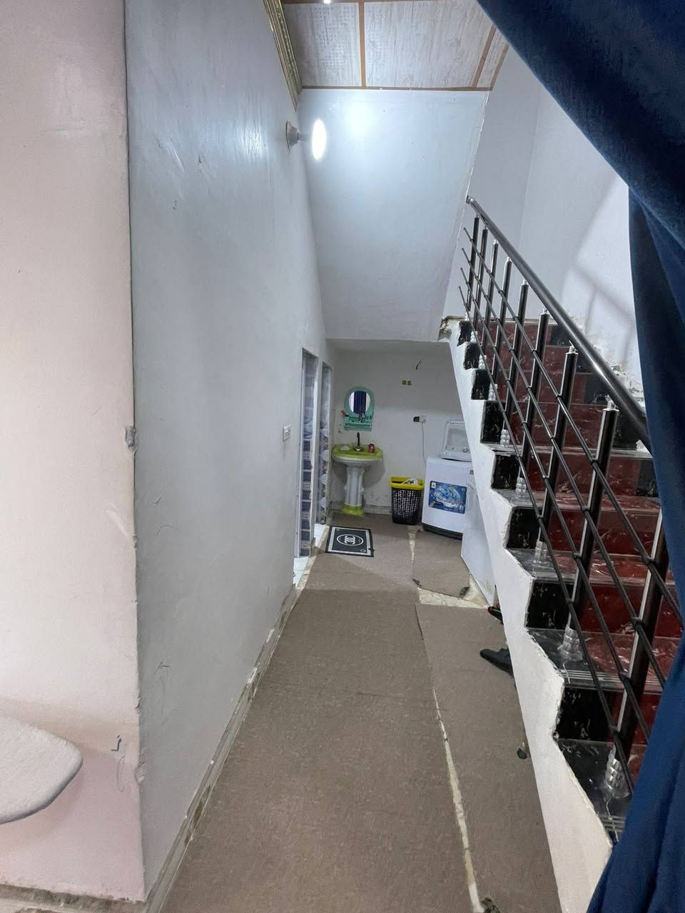 اسعد الله أوقاتكم بكل خير
للاستفسار ***********
 #يتوفر بيت طابقين البيع 
 #مساحه ٢٥٠م 
#نوع العقار طابو زراعي عراقي سند ٢٥
 #علئ شارع ١٠م 
طابق الأول يحتوي 
غرفه منام وصاله ومطبخ وصحيات وكراج يسع سيارتين 
طابق ثاني
غرفتين وصاله وصحيات 
العنوان الدار ابي الخصيب خلف جامع شهيد طه 
السعر مطلوب ١١٥وبي  مجال للشراي 
***********
