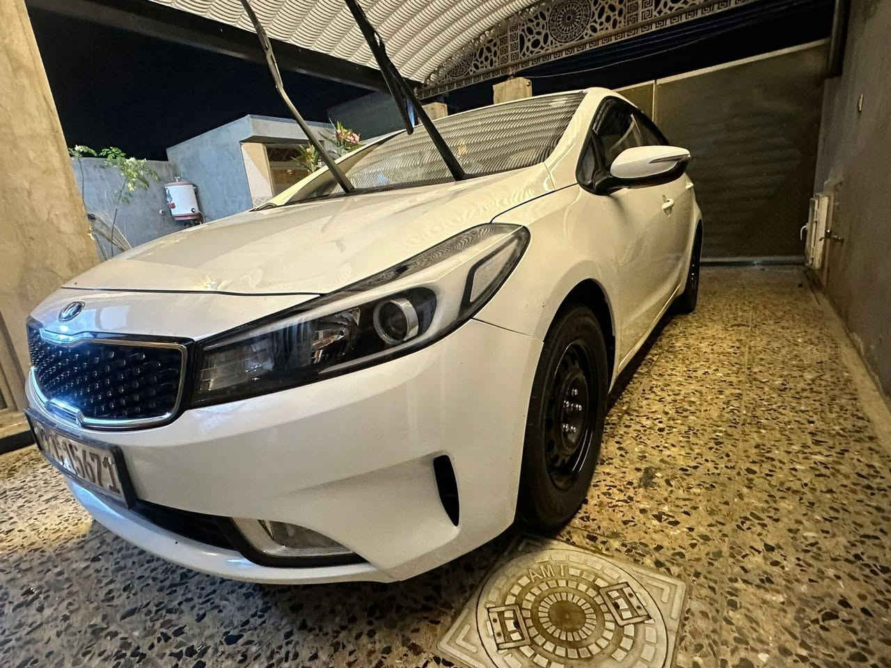 سيراتو 2017 خليجي 
مواصفات اعتياديه السياره جديده وما ماشيه 
رقم اربيل الجديد تحويل او وكاله محرك دوش 1600 
مكاني بغداد زعفرانيه للاستفسار *********** 
السعر 133 وبيها مجال نشاء الله
