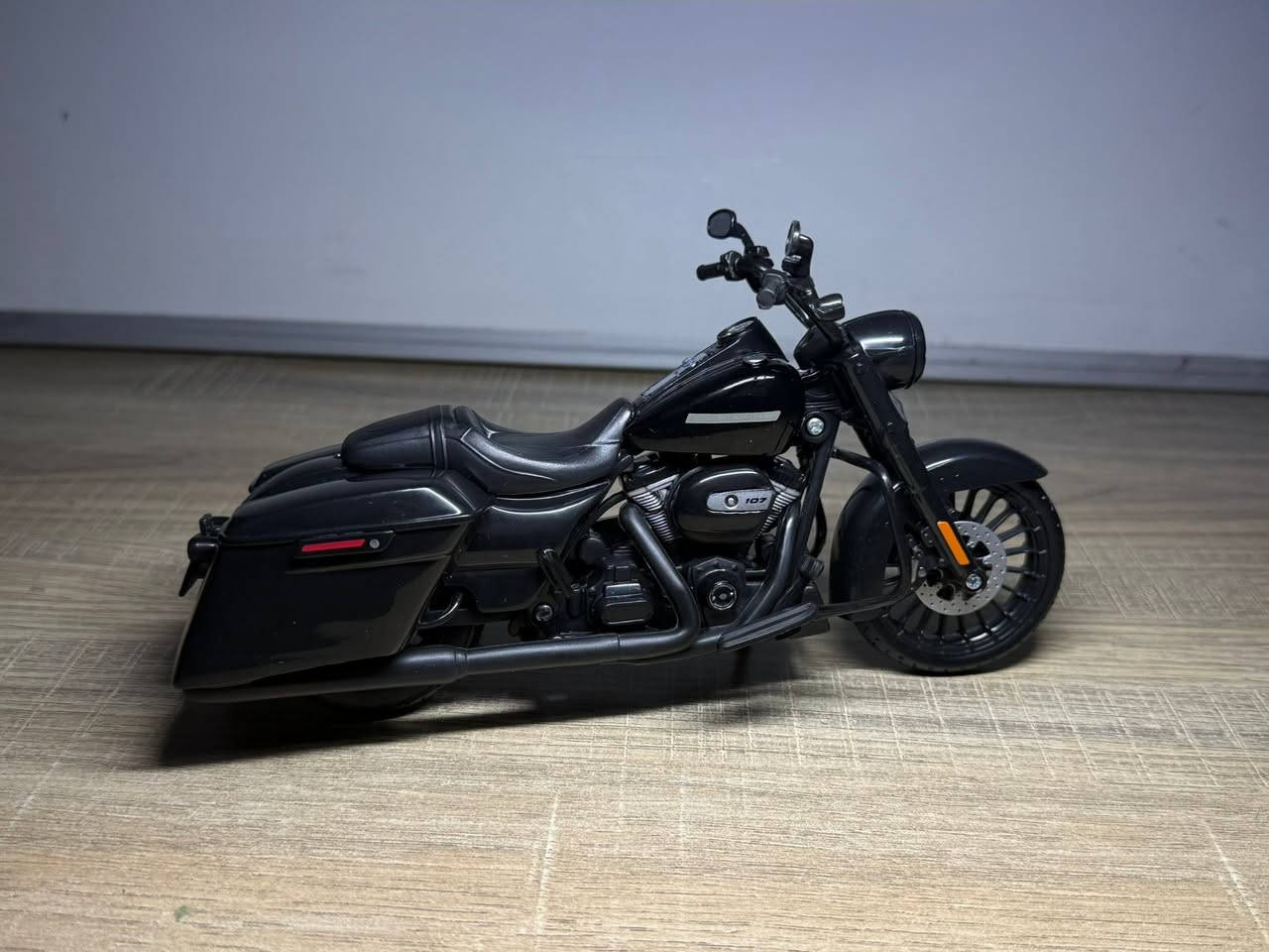 متوفر الان دارجة هارلي ديفدسون 
Harley Davidson Road King Special 
موديل 2017
حجم 1:12
انتاج شركة Maisto 
السعر 25 الف 
للتواصل واتساب ***********
صفحتنا الثانية عالم المصغرات و المجسمات

#tsar_store #عالم_المصغرات_والمجسمات #diecast #harley #HarleyDavidson #Maisto #مايستو
