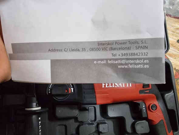 مطرقة الحفر والتكسير القوية  (Rotary Hammer) 800 واط! 💥26 ملم 
​1. محرك 800 واط لأداء احترافي يضمن حفر وتكسير فعالين في الخرسانة والجدران الصلبة.
2. تصميم عملي بـ 3 وظائف (حفر، حفر مطرقي، تكسير) مع نظام تثبيت سريع للريش (SDS Plus).
3. الأداة المثالية للمهندسين والفنيين وهواة الأعمال الشاقة في المنزل والورشة.
4. سعر المنتج: ٧٥ ألف دينار عراقي، مع توفر خدمة توصيل سريعة لجميع المحافظات.
5. للاستفسار والطلب يرجى الاتصال على واتساب: ***********.
