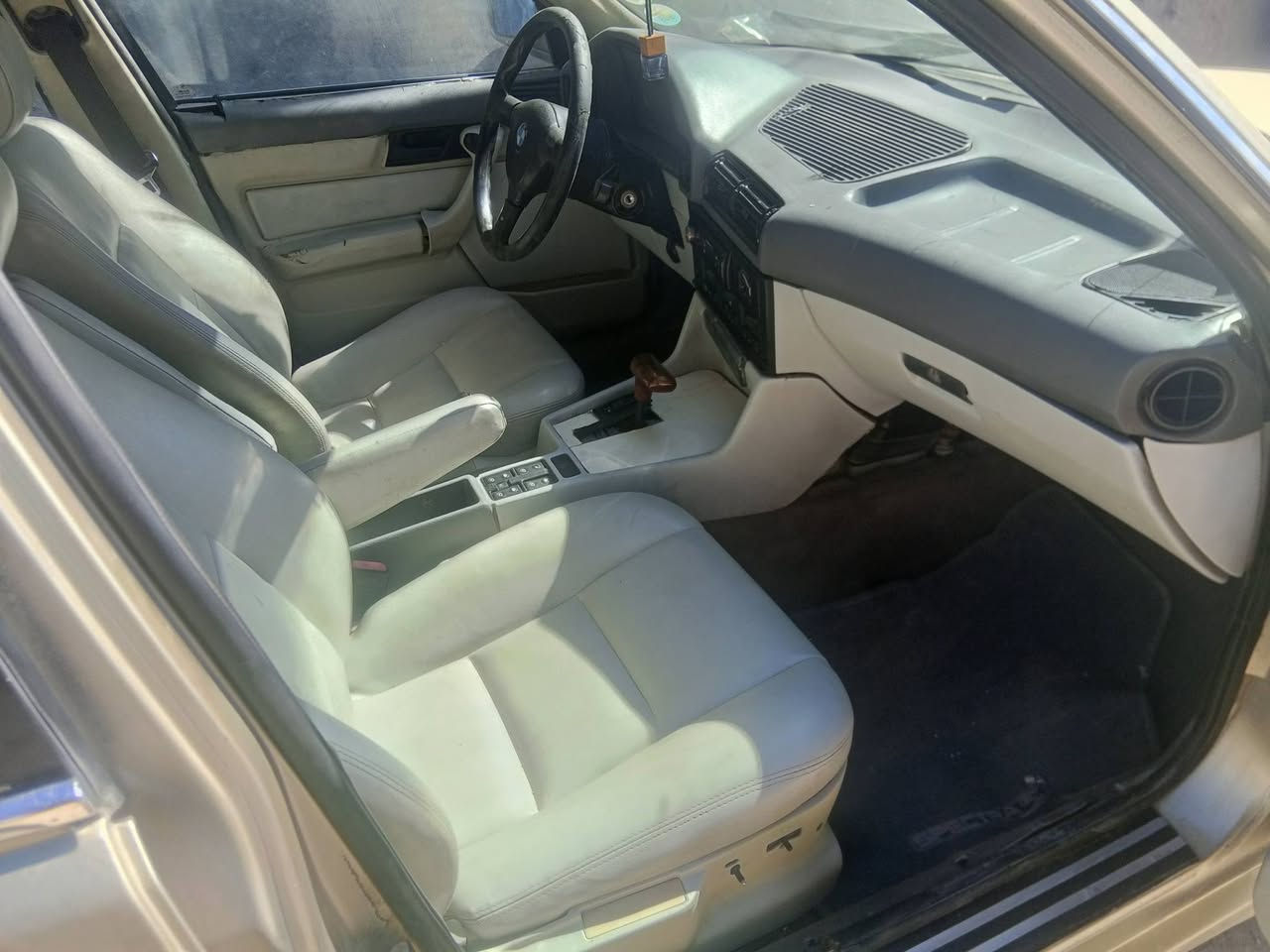 للبيع بي ام 91 رقم بغداد تحويل مباشر سنويه جديده مشروع وطني لون أصفر ذهبي مميز 520 مكينه مسكر عدله جديده كير حاويه توني شاده جديد وارد ياباني شلعه فول مكفوله من ضربه وخياس تبريد جاهز غرفه جديده ثلجيه سلايت  حداديه  وره وكدام جديده  لسعر 48 بيها مجال مكان بابل  *********** مكلف بالنشر
